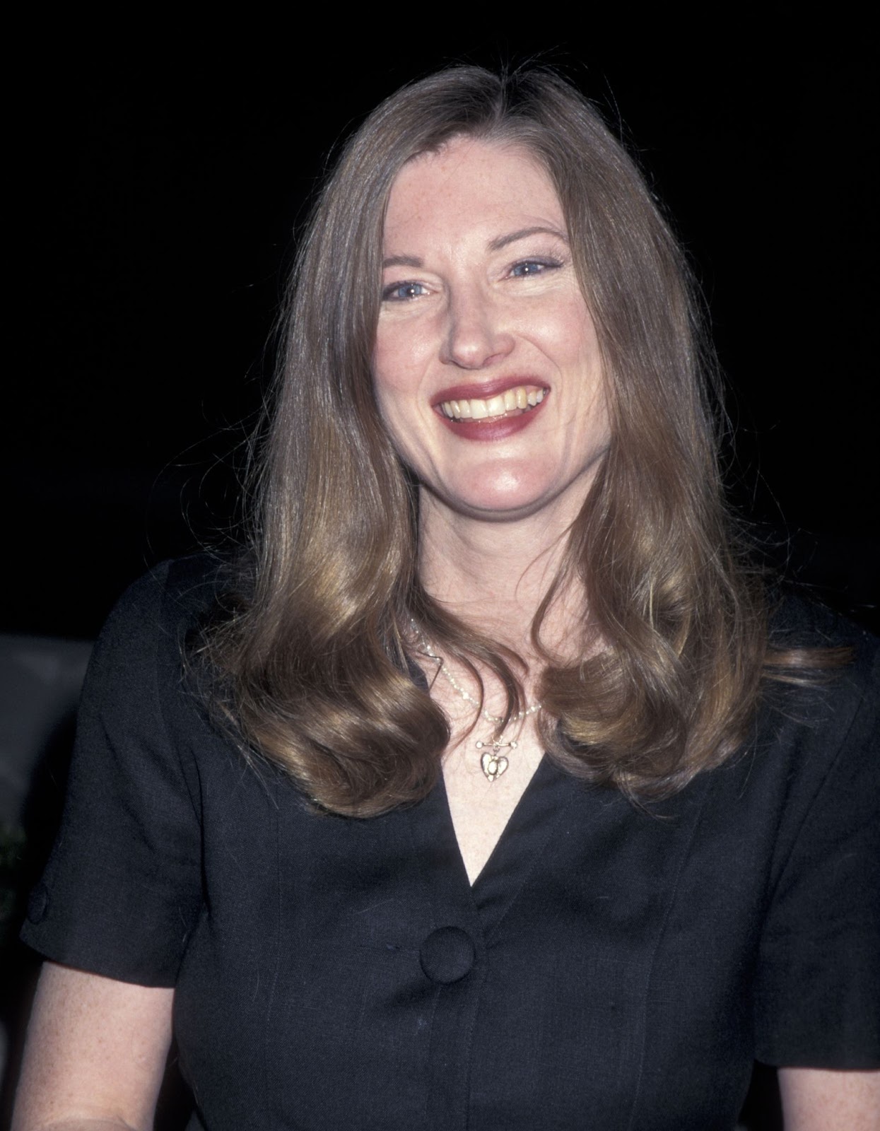 Annette O'Toole attended the premiere of "The Outer Limits" on September 14, 1995, in Santa Monica, California. Known for her versatile roles, she continued to impress fans with her warm presence and captivating smile. | Source: Getty Images