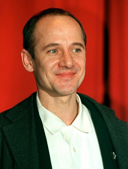 Ulrich Mühe deutscher Film- und Theaterschauspieler, aufgenommen bei der Premierenfeier von "Peanuts" am 20.3.1996 in Frankfurt/Main | Quelle: Getty Images