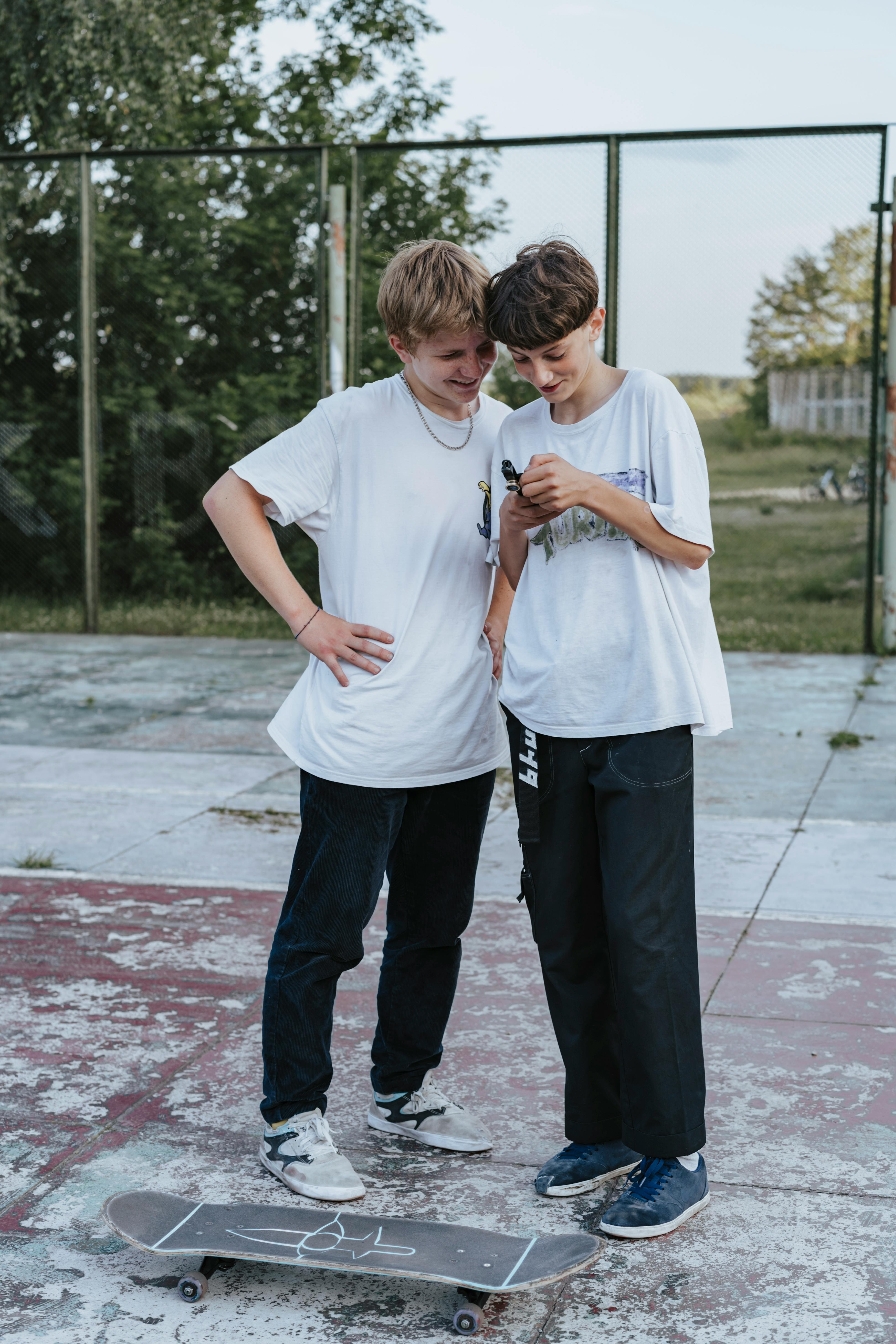 Two teenage boys outdoors in white t-shirts | Source: Pexels