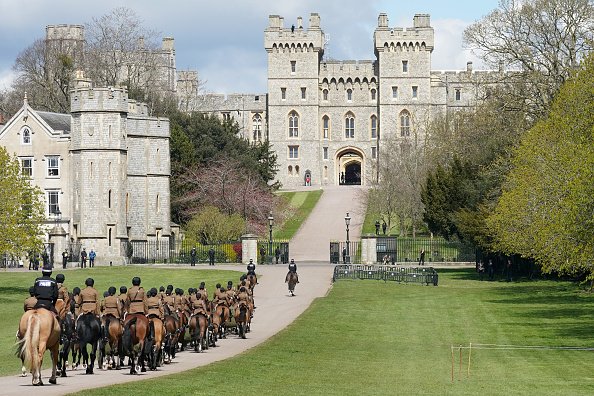 King's Troop Royal Horse Artillery probt auf dem Long Walk, während die Vorbereitungen für die Beerdigung von Prinz Philip, Herzog von Edinburgh, am 15. April 2021 in Windsor getroffen werden | Quelle: Getty Images
