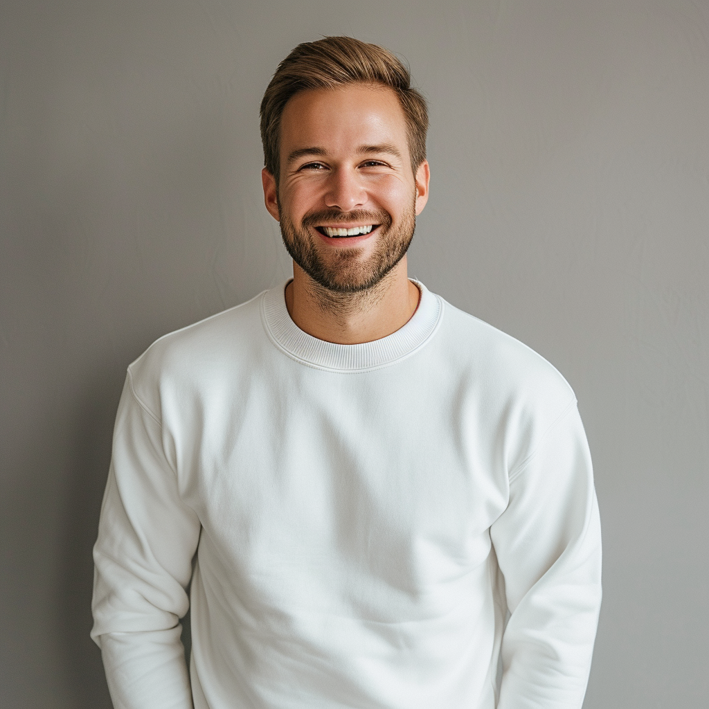 A smiling man | Source: Midjourney