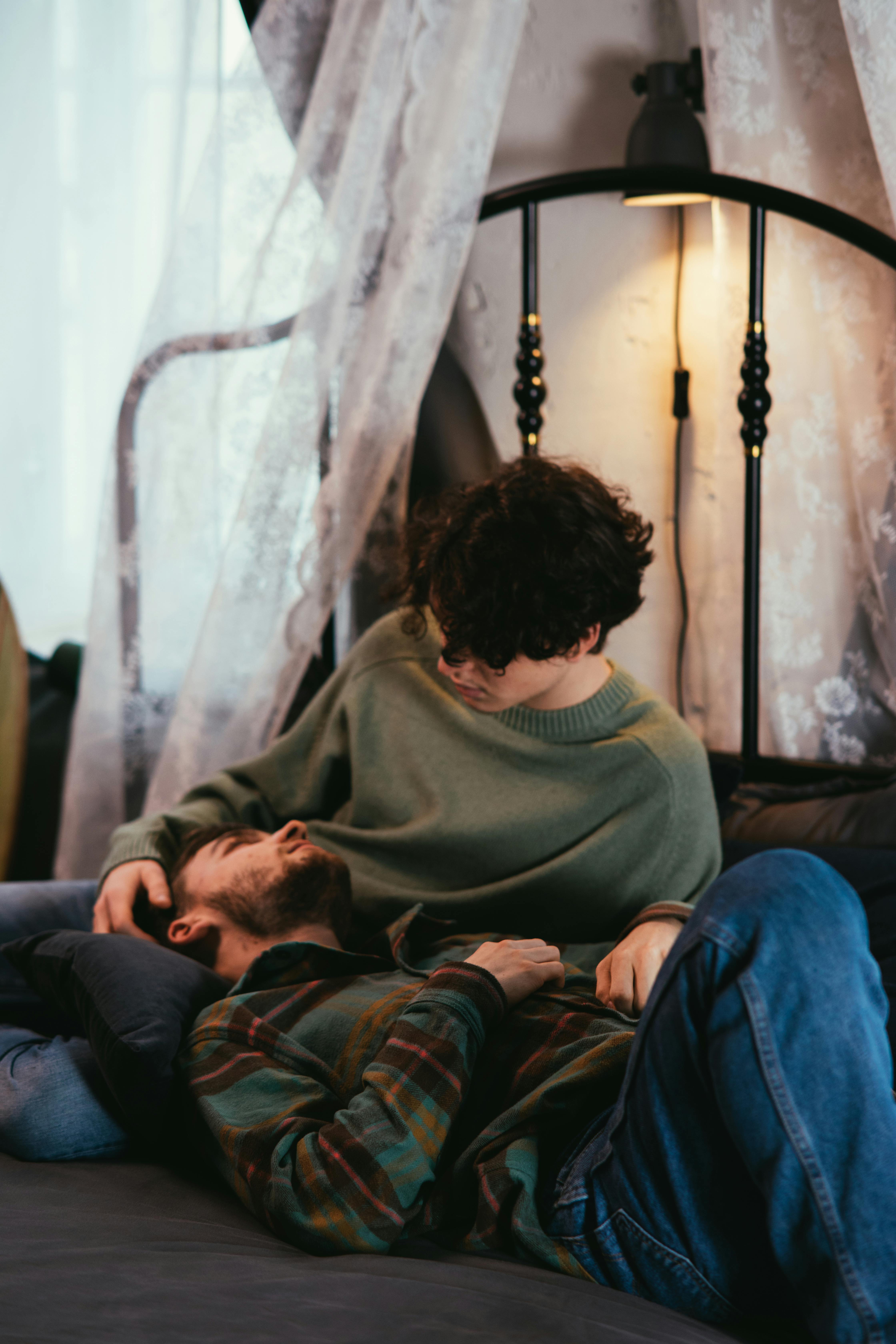 Couple talks in bed | Source: Pexels