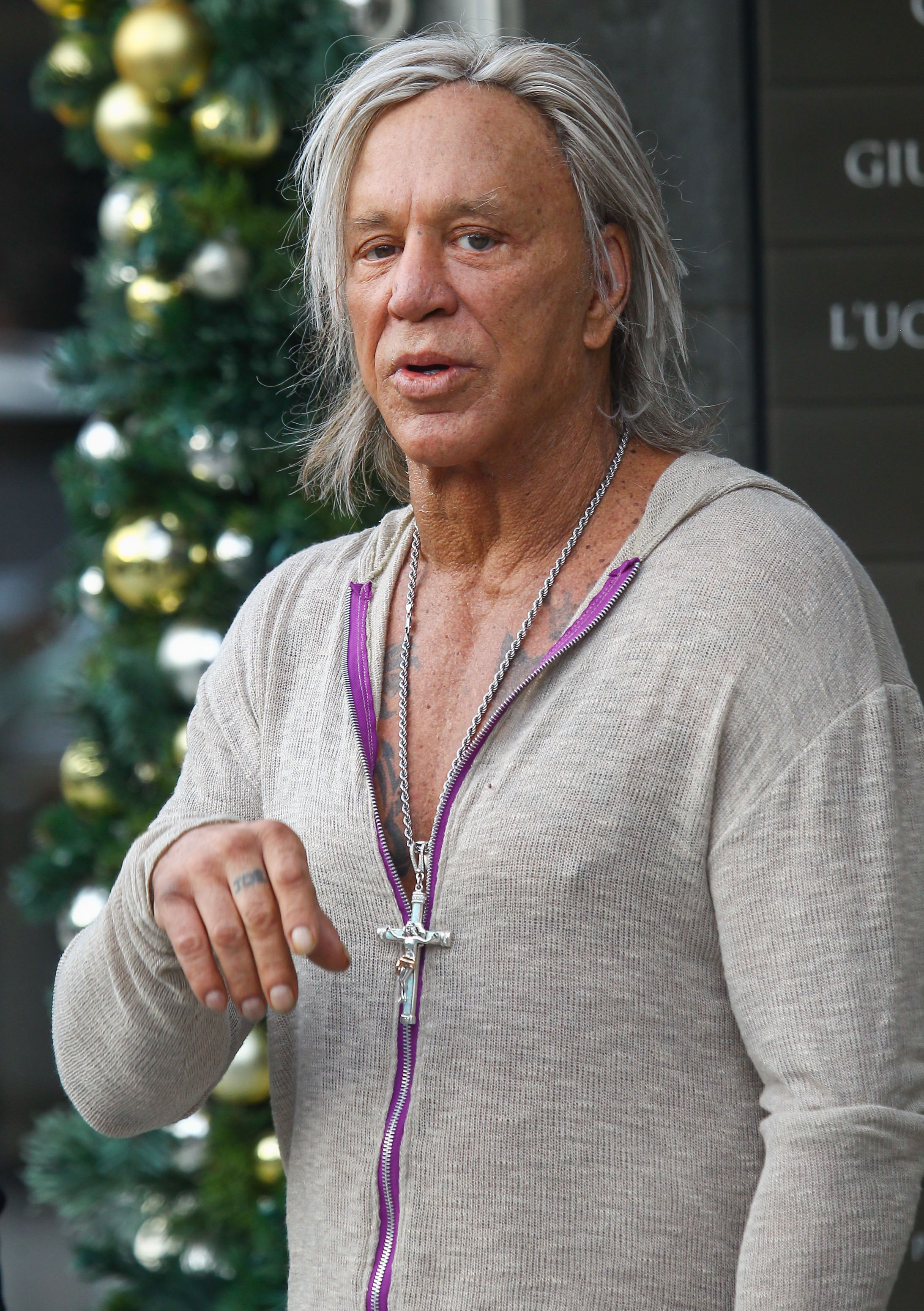 Mickey Rourke walking outdoors on November 28, 2017, in Los Angeles, California. | Source: Getty Images