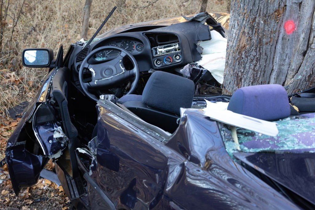 A car got wedged into a tree in a traffic accident on November 30, 2020 | Photo: Getty Images