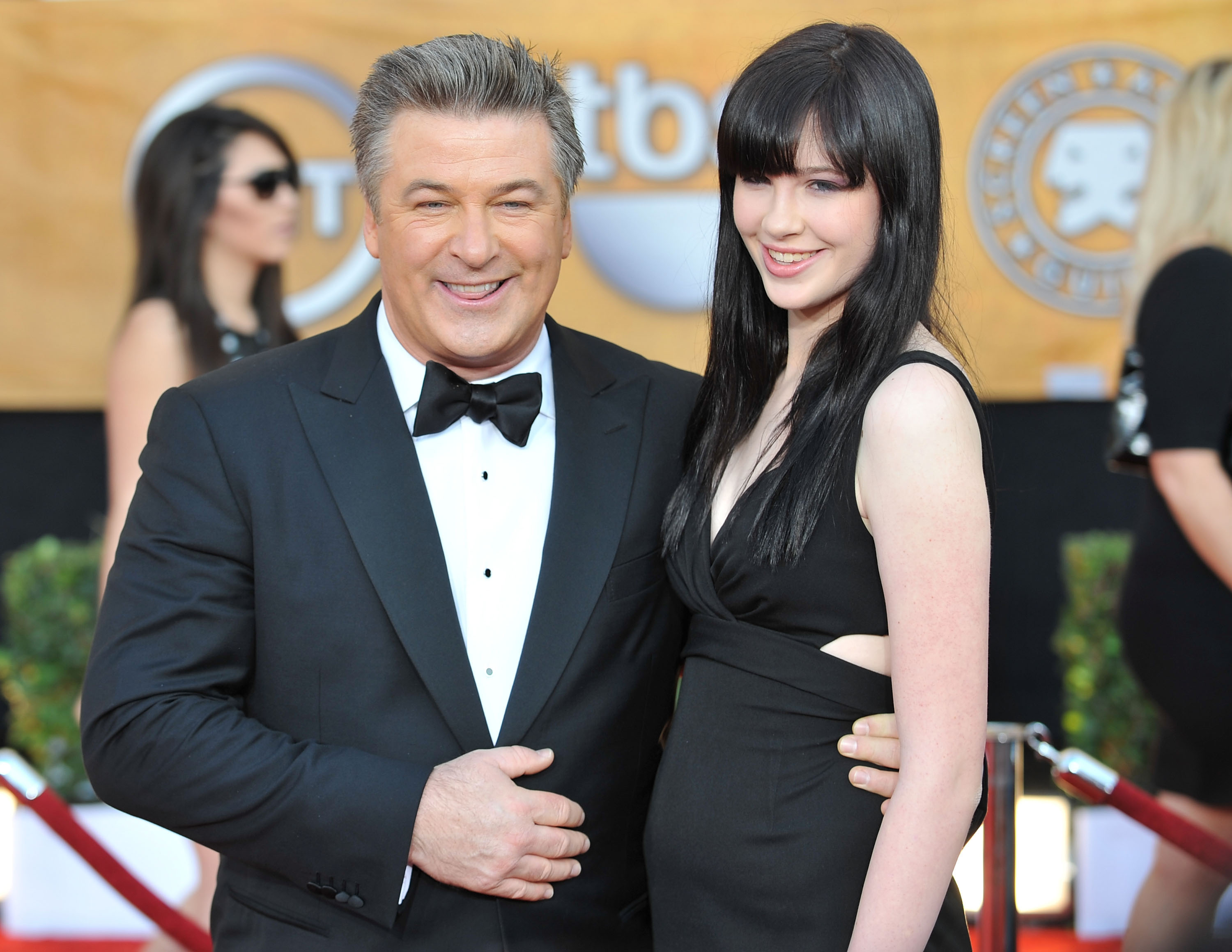 Actor Alec Baldwin and daughter Ireland arrive at the 15th Annual Screen Actors Guild Awards held at the Shrine Auditorium on January 25, 2009 in Los Angeles, California. | Source: Getty Images