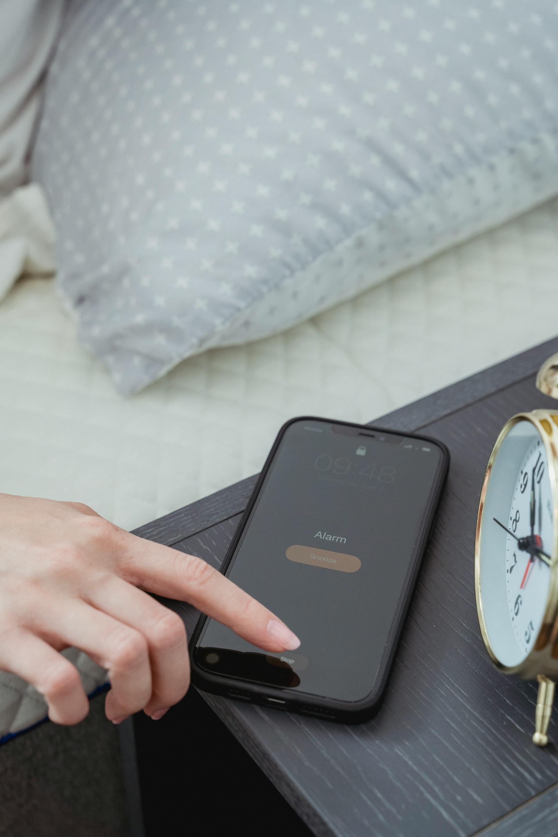 A close-up shot of a woman snoozing alarm on her smartphone | Source: Pexels