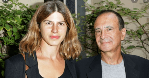 Portrait d'Anaïs Feuillette, la compagne de Gérard Miller. | Photo : Yahoo