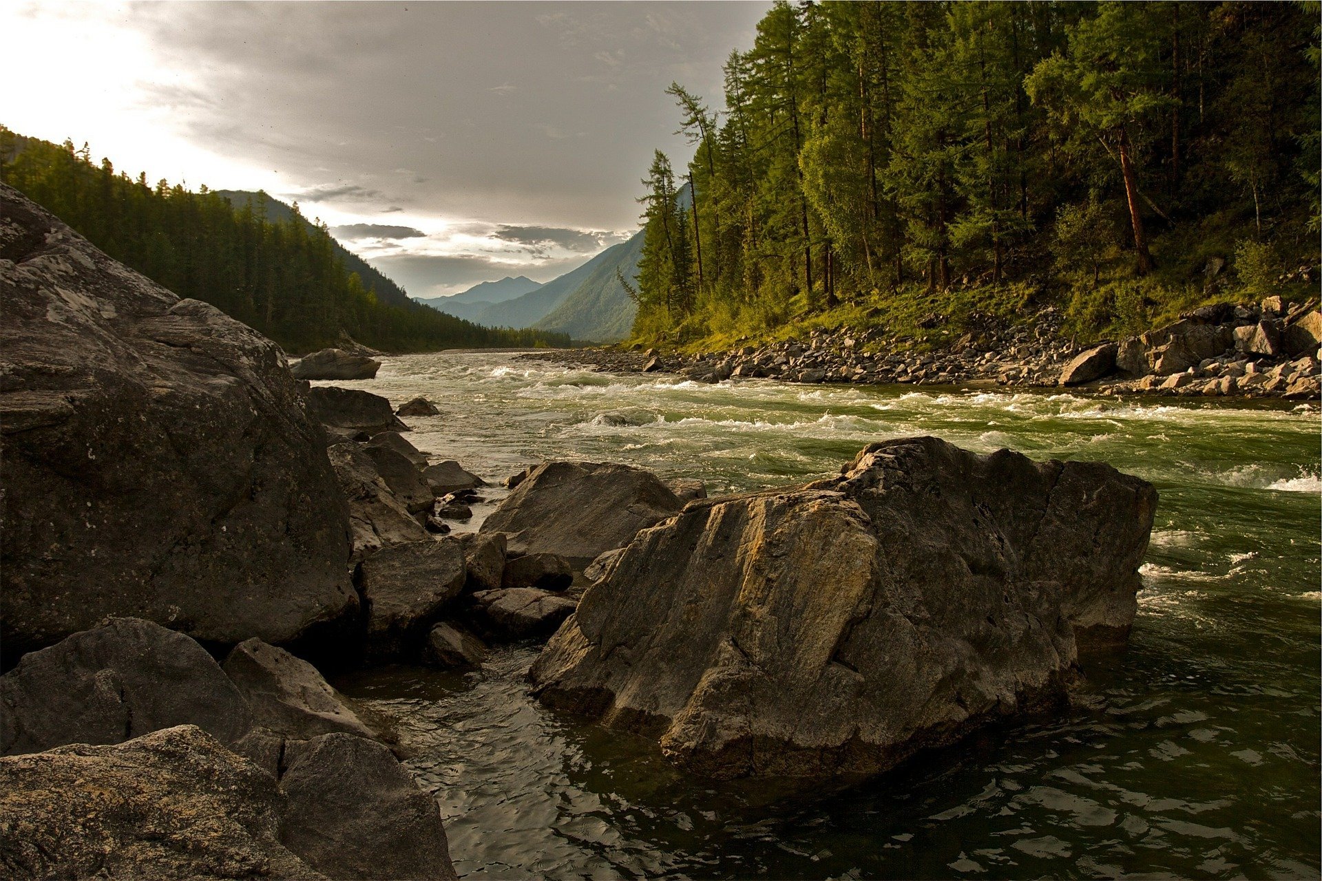 River stream and rocks | Source: Pixabay