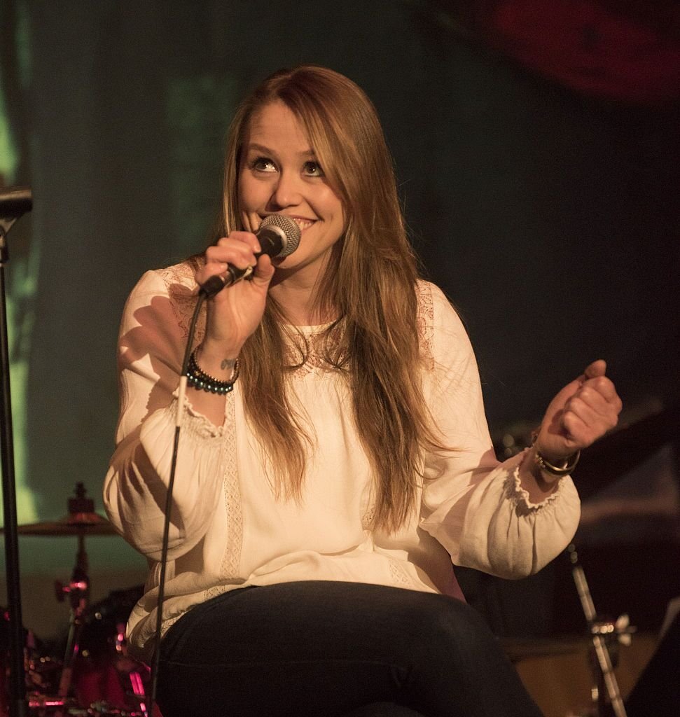 Jane Erin Carrey performs on stage at A Night Of Music And Comedy at Vibrato Jazz Grill. | Source: Getty Images