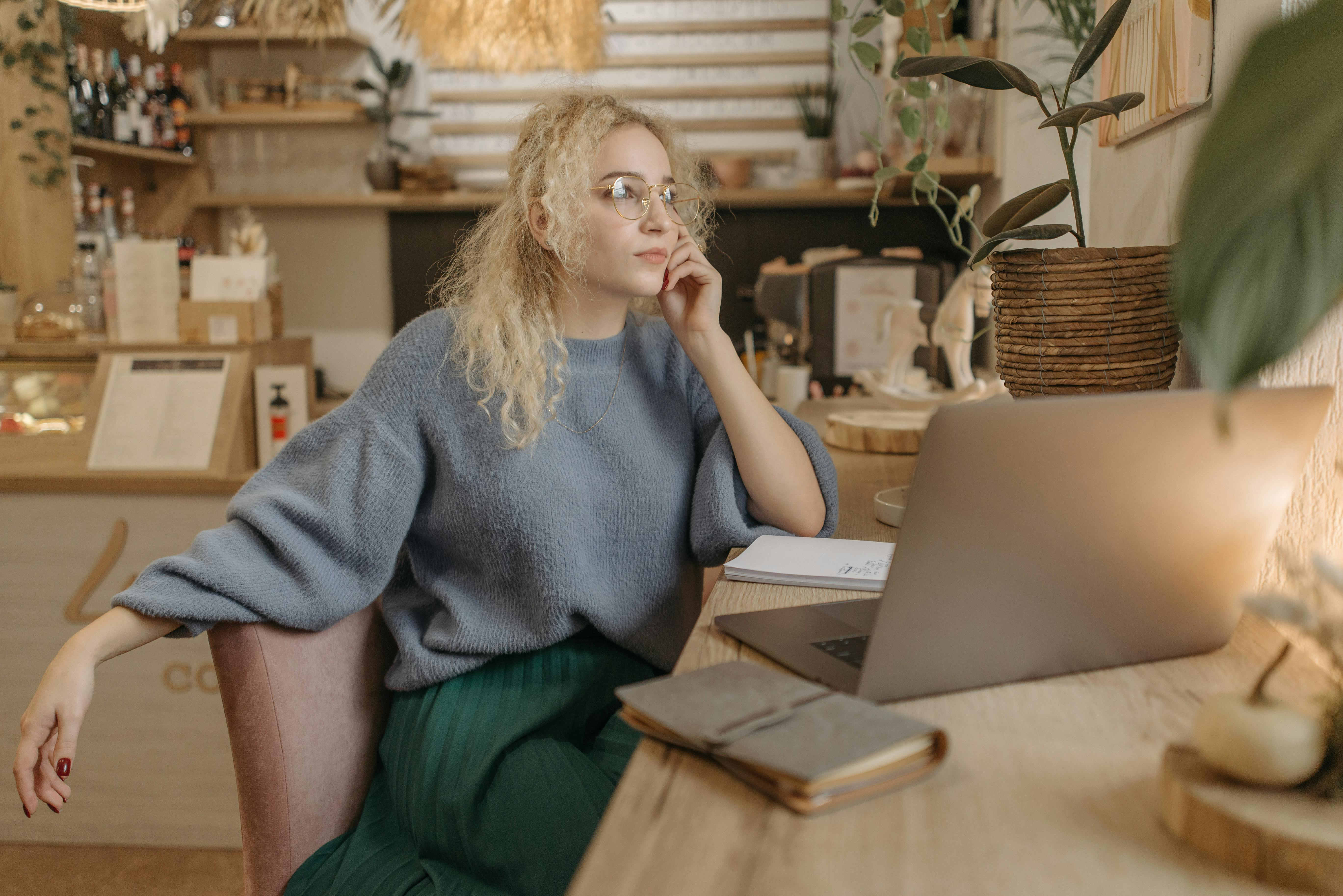 A woman thinking of a plan | Source: Pexels