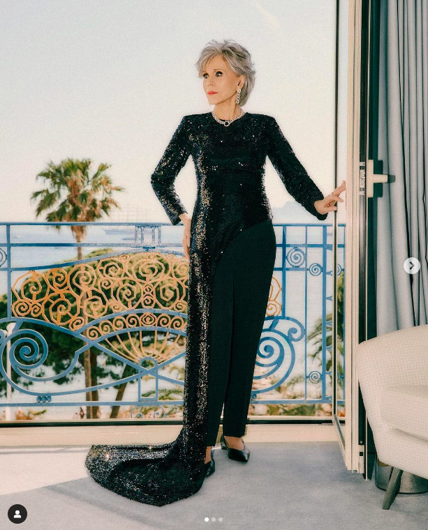 Jane Fonda posing for a picture posted on May 28, 2023 | Source: Instagram/janefonda