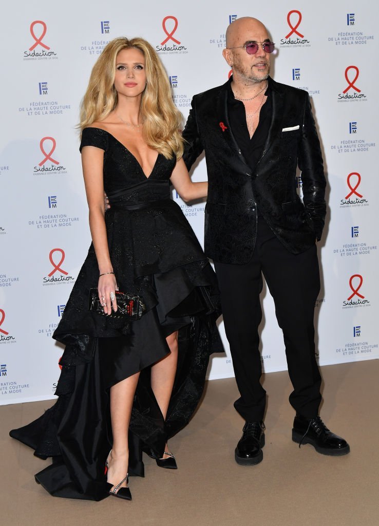 Julie Hantson et Pascal Obispo participent au dîner de gala du Sidaction 2020 au Pavillon Cambon le 23 janvier 2020 à Paris, France. | Photo : Getty Images