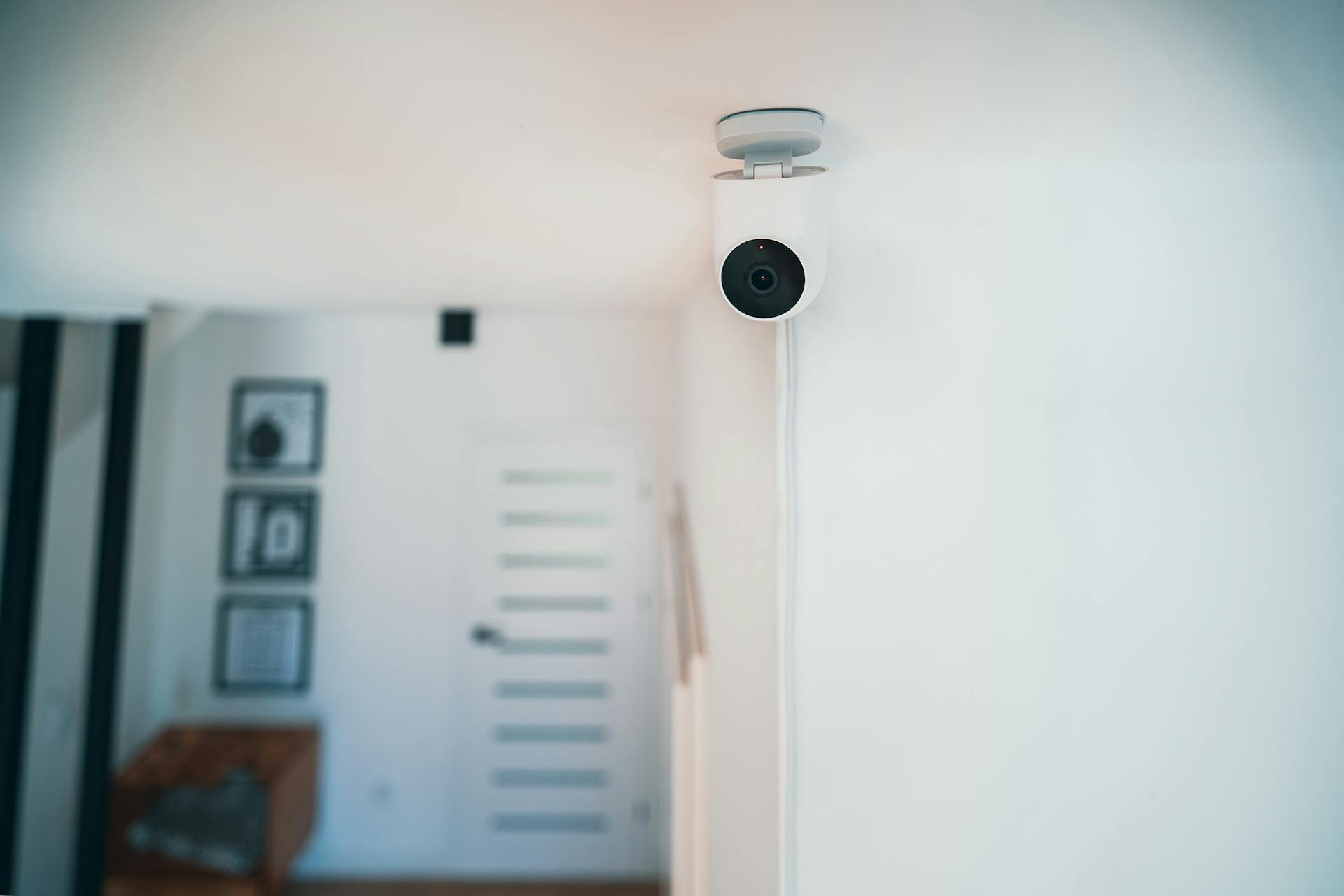 A security camera installed in a house | Source: Pexels