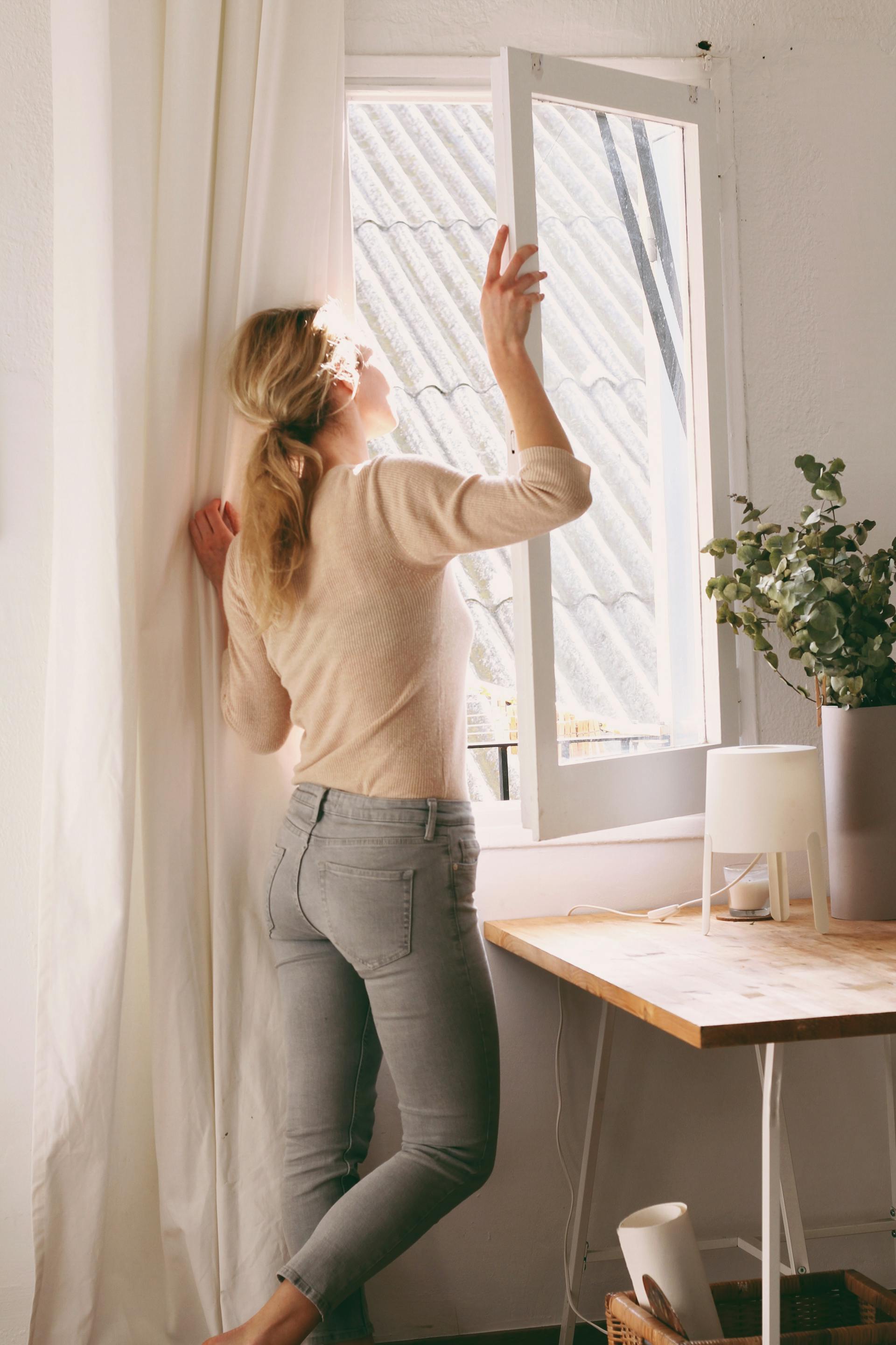 A woman looking out the window | Source: Pexels