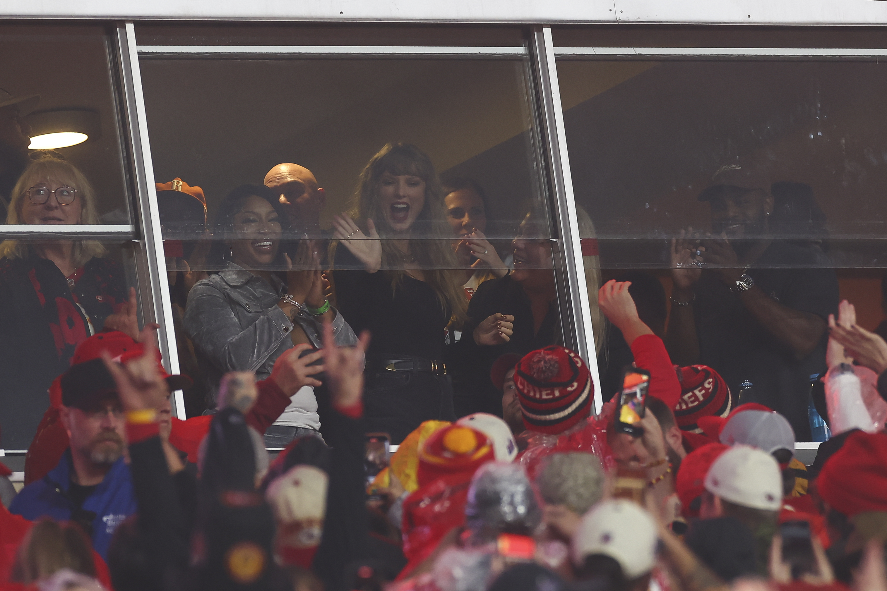 Taylor Swift with other football supporters. | Source: Getty Images