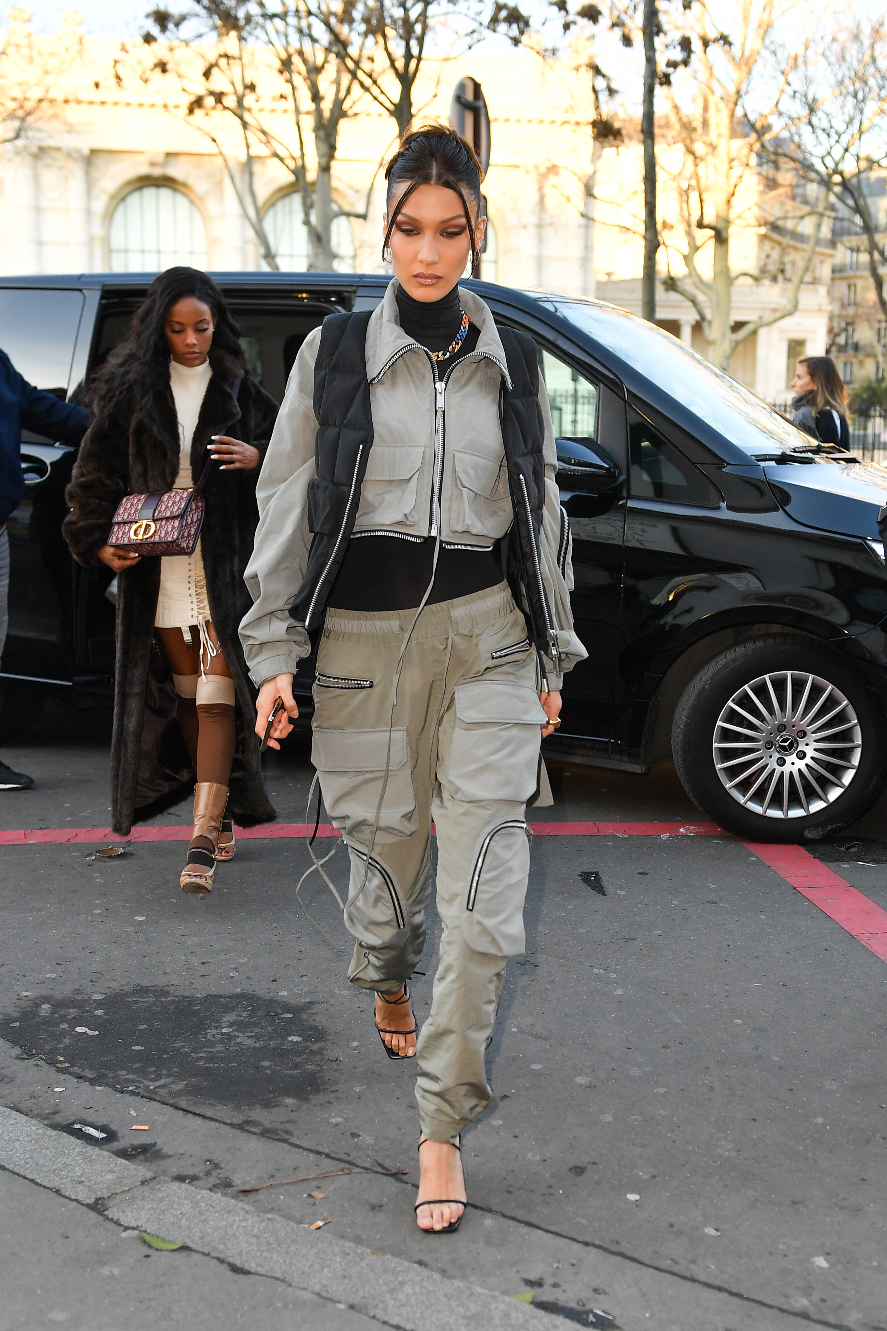 Bella Hadid is seen arriving at Tatras fashion show during Paris Fashion Week - Menswear F/W 2020-2021 on January 16, 2020, in Paris, France. | Source: Getty Images
