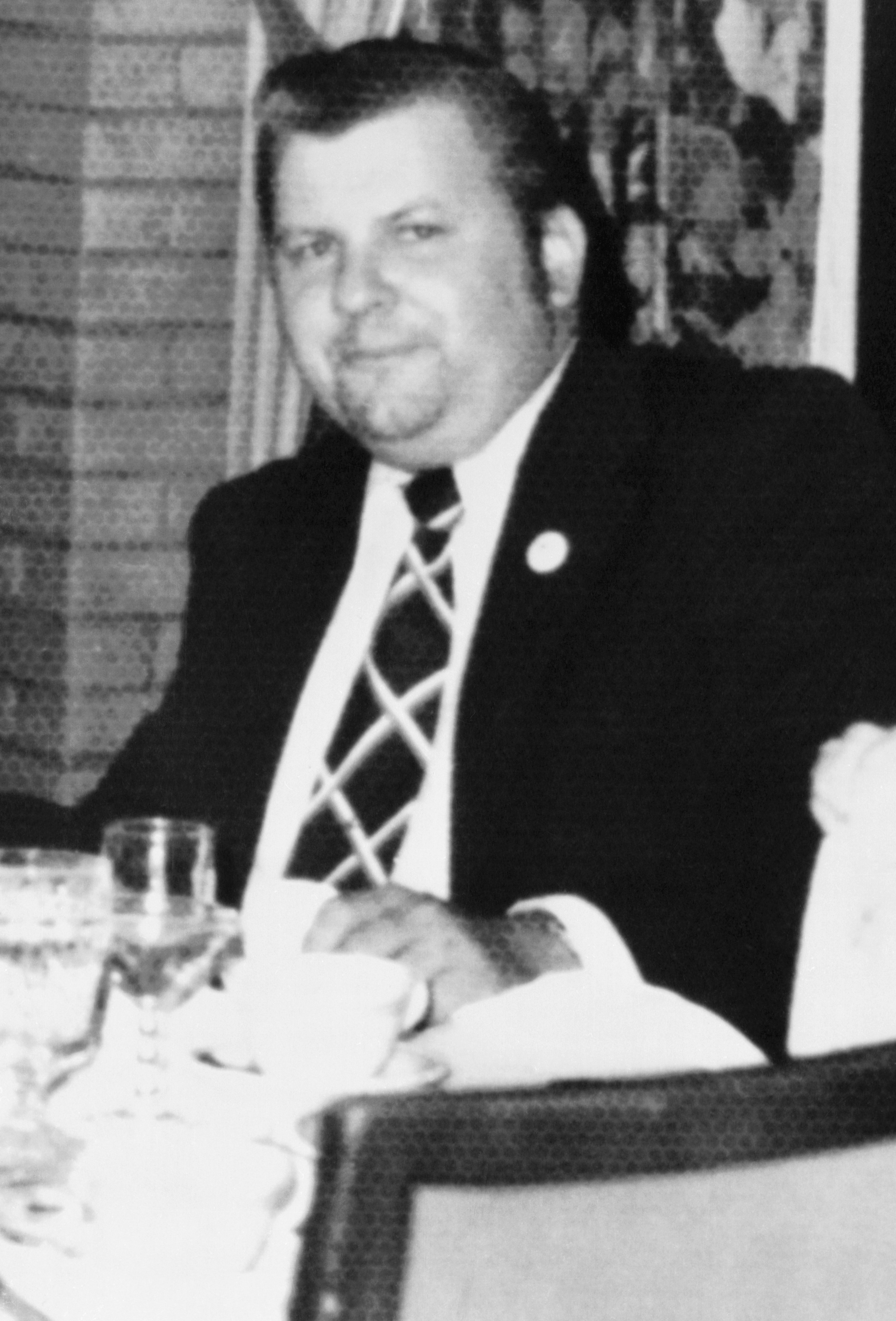 John Wayne Gacy photographed sitting at a table on December 28, 1978. | Source: Getty Images