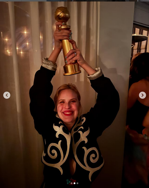 Tallulah Willis poses with Demi Moore's trophy after her mom's 2025 Golden Globe Awards win, from a post dated January 5, 2025 | Source: Instagram/buuski