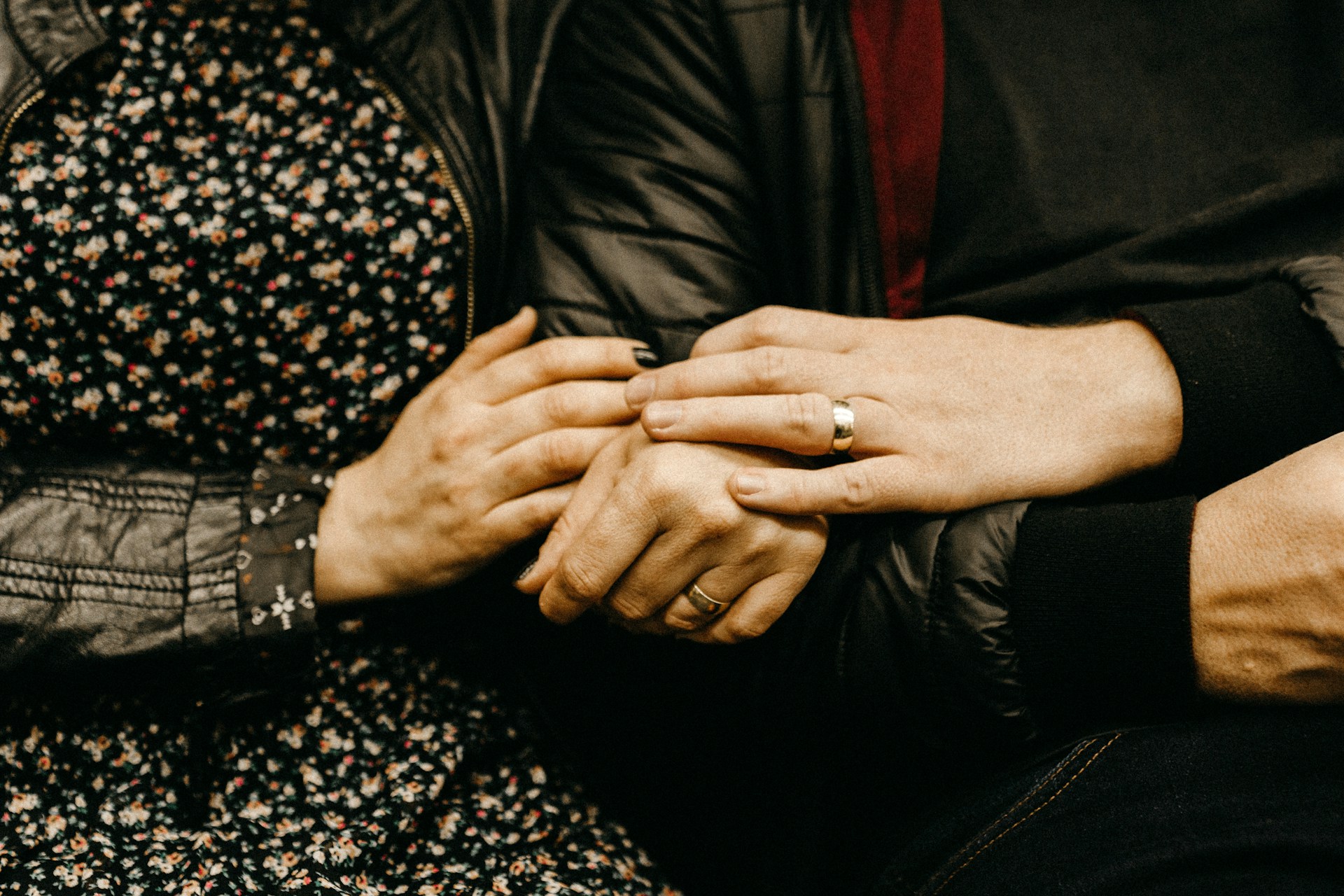 Close-up shot of a couple holding hands | Source: Unsplash