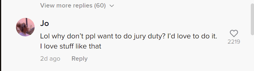 A fan's comment on a TikToker's trick to avoid jury duty. | Photo: tiktok.com/miagravess