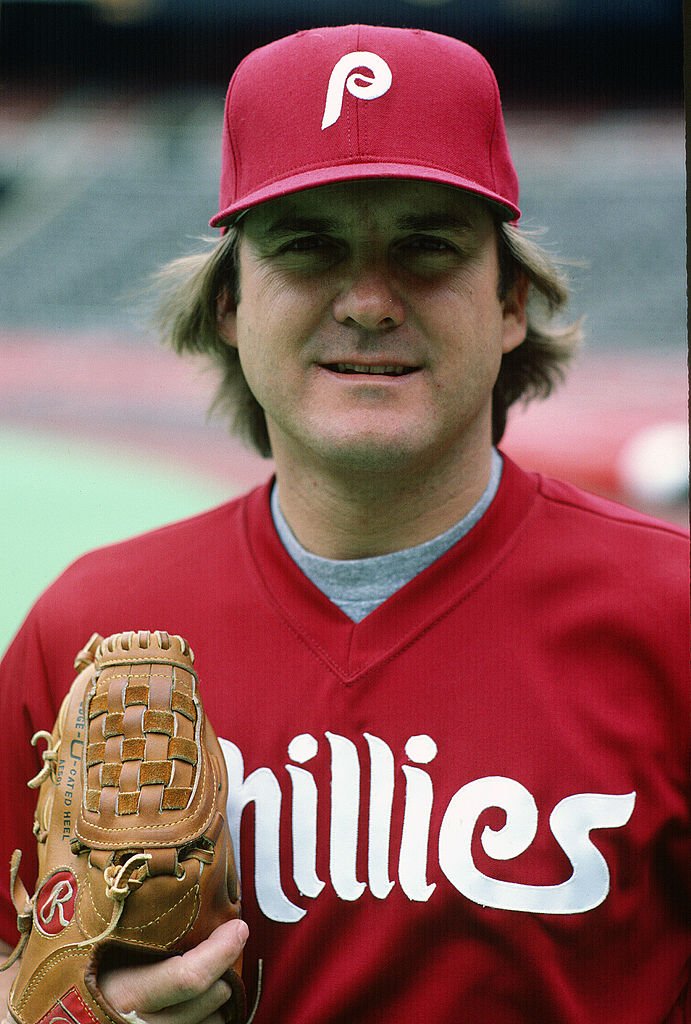 Tug McGraw poses for the camera before a Major League Baseball game in 1981 at Veterans Stadium in Philadelphia, Pennsylvania. | Photo: Getty Images