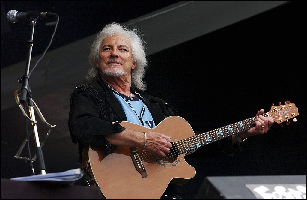 Hugues Aufray, le 25 juillet 2004. | Photo : Getty Images
