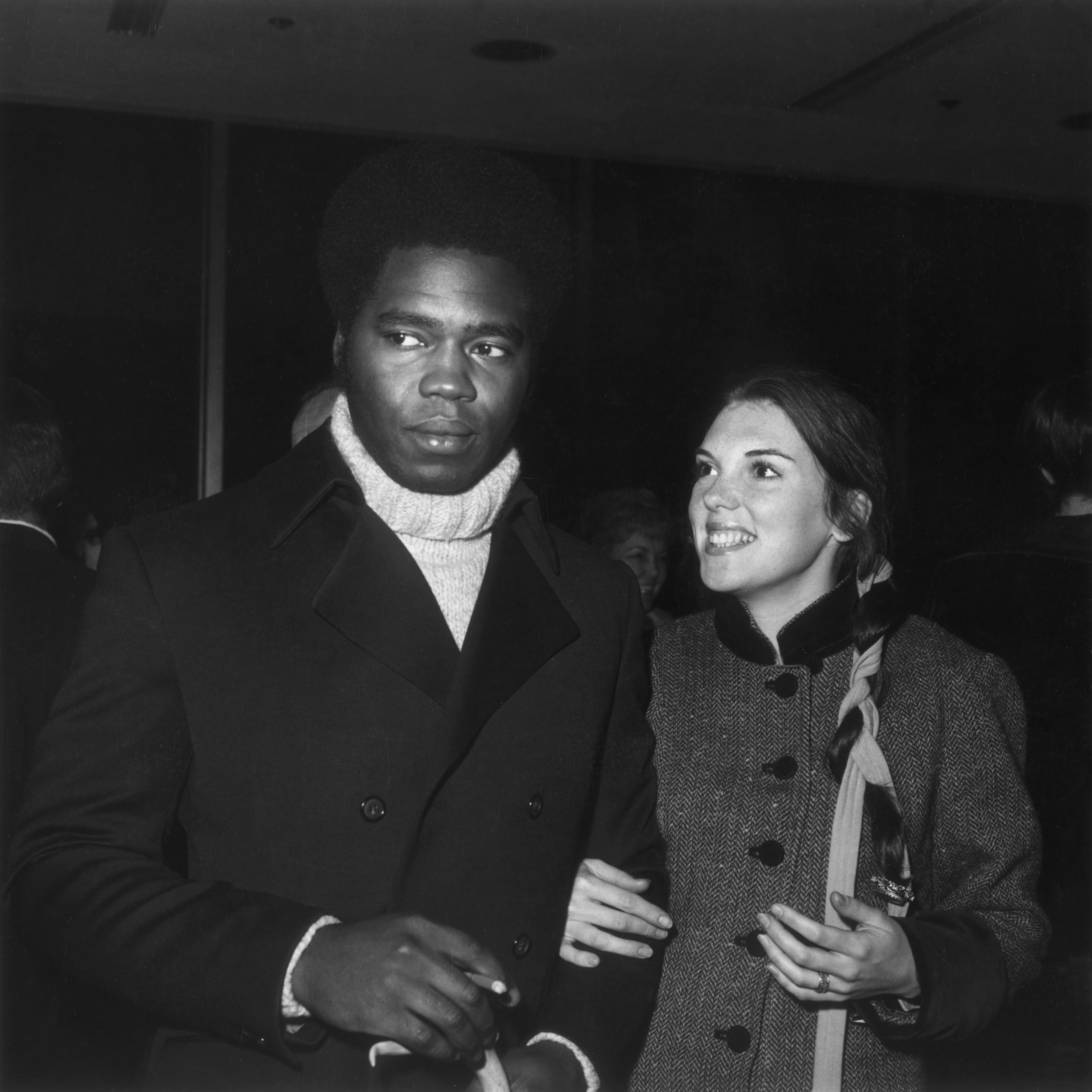 Georg Stanford Brown and Tyne Daly at a performance of the British National Theatre in London, England in 1975. | Source: Getty Images