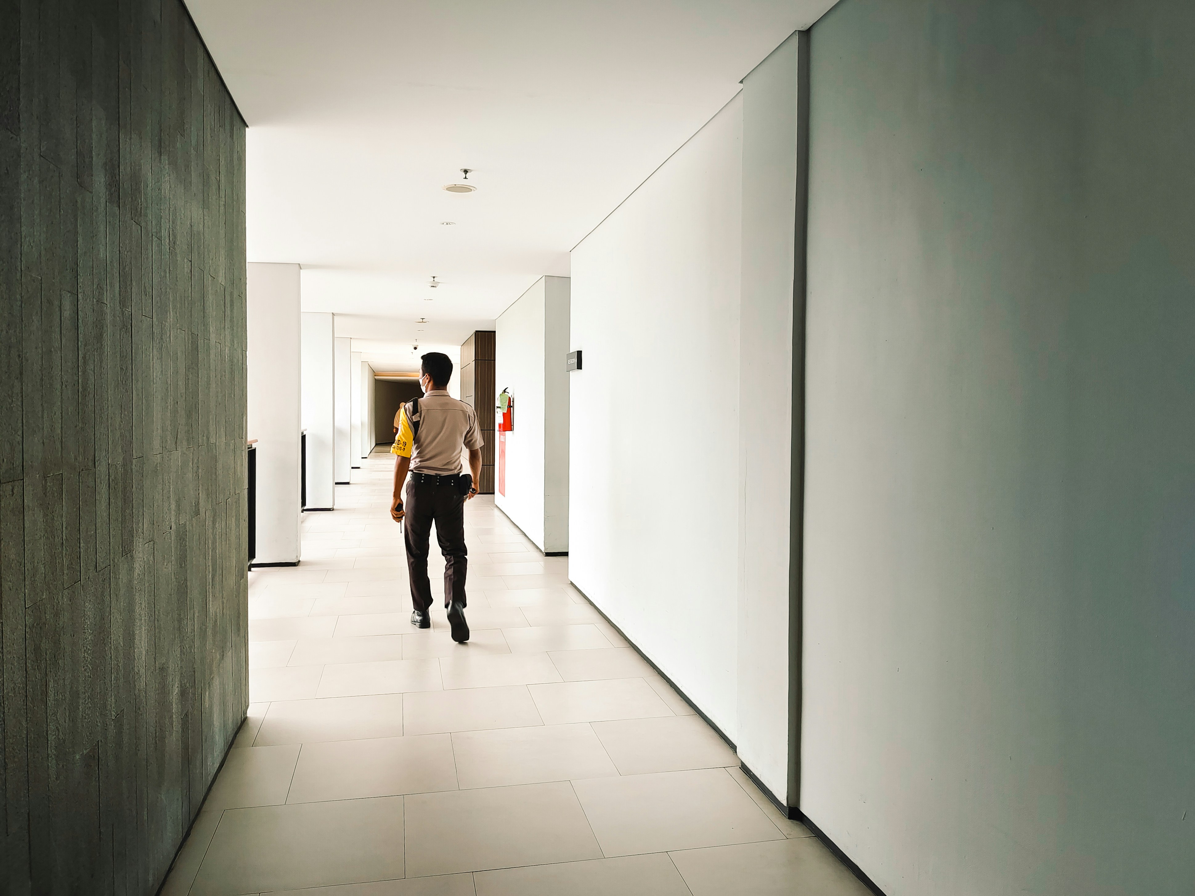 A security guard walking a hallway | Source: Pexels