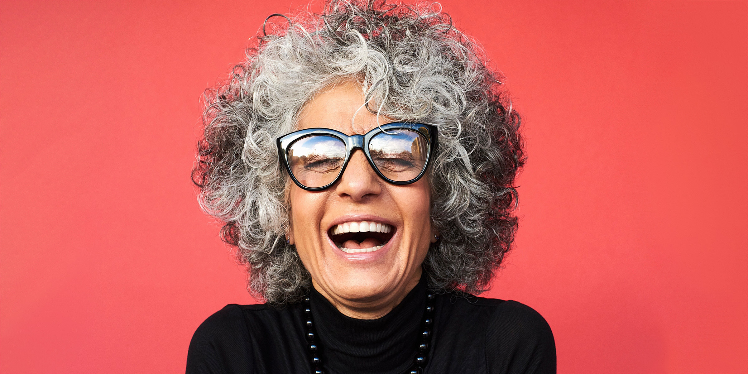 A woman with beautiful curly gray hair | Source: Getty Images