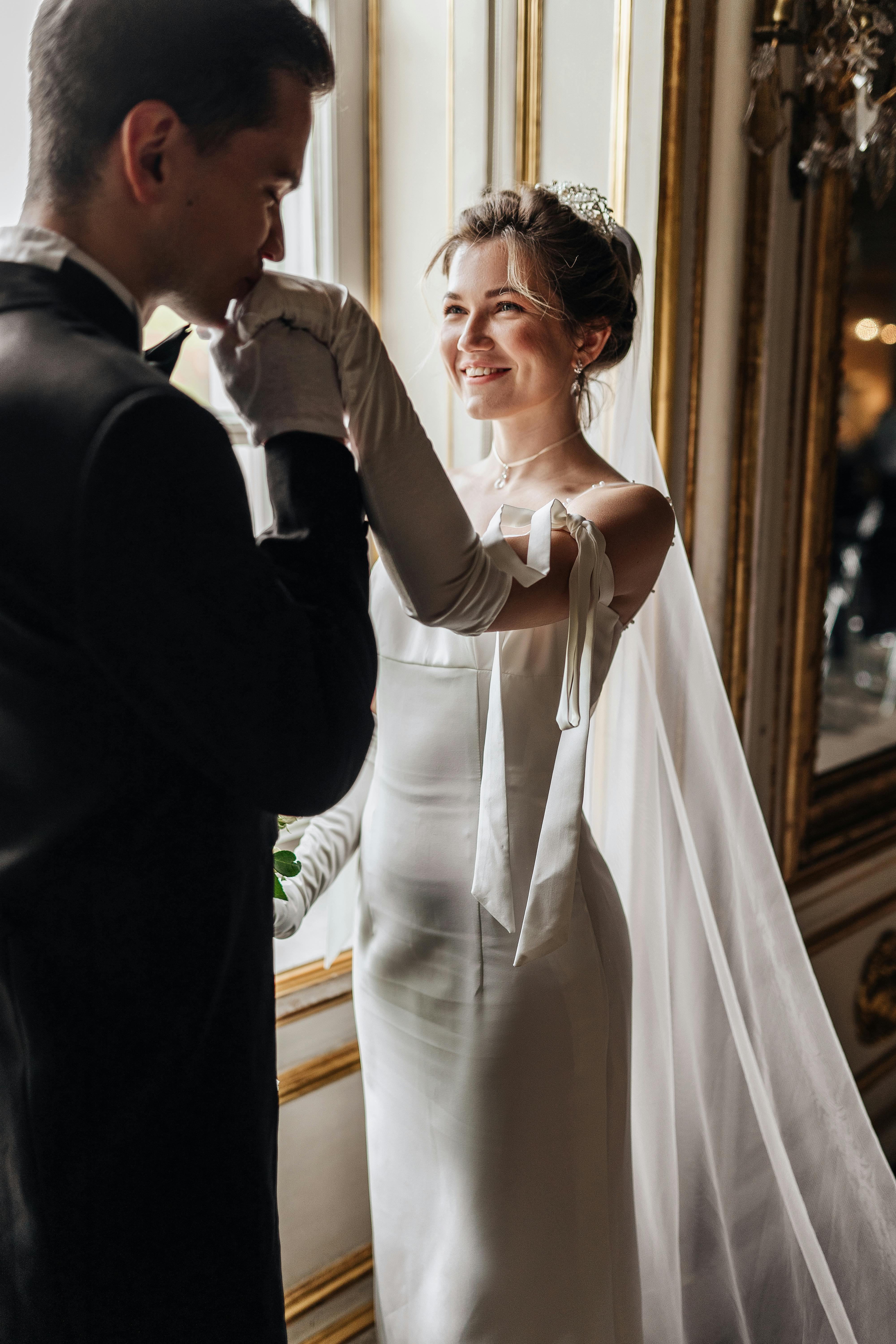 A bride and bridegroom prepare for their wedding | Source: Pexels