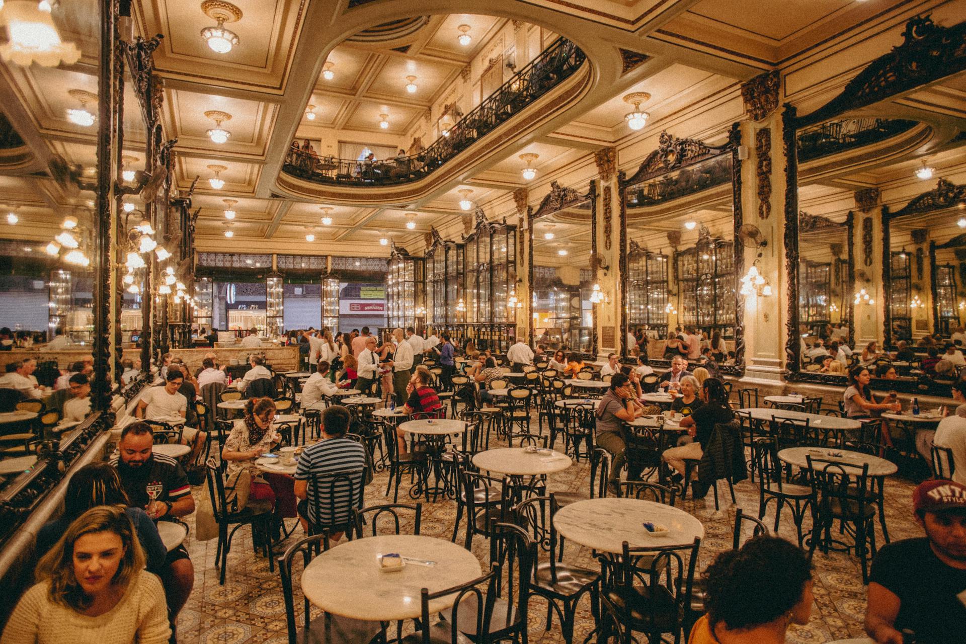 People in a restaurant | Source: Pexels