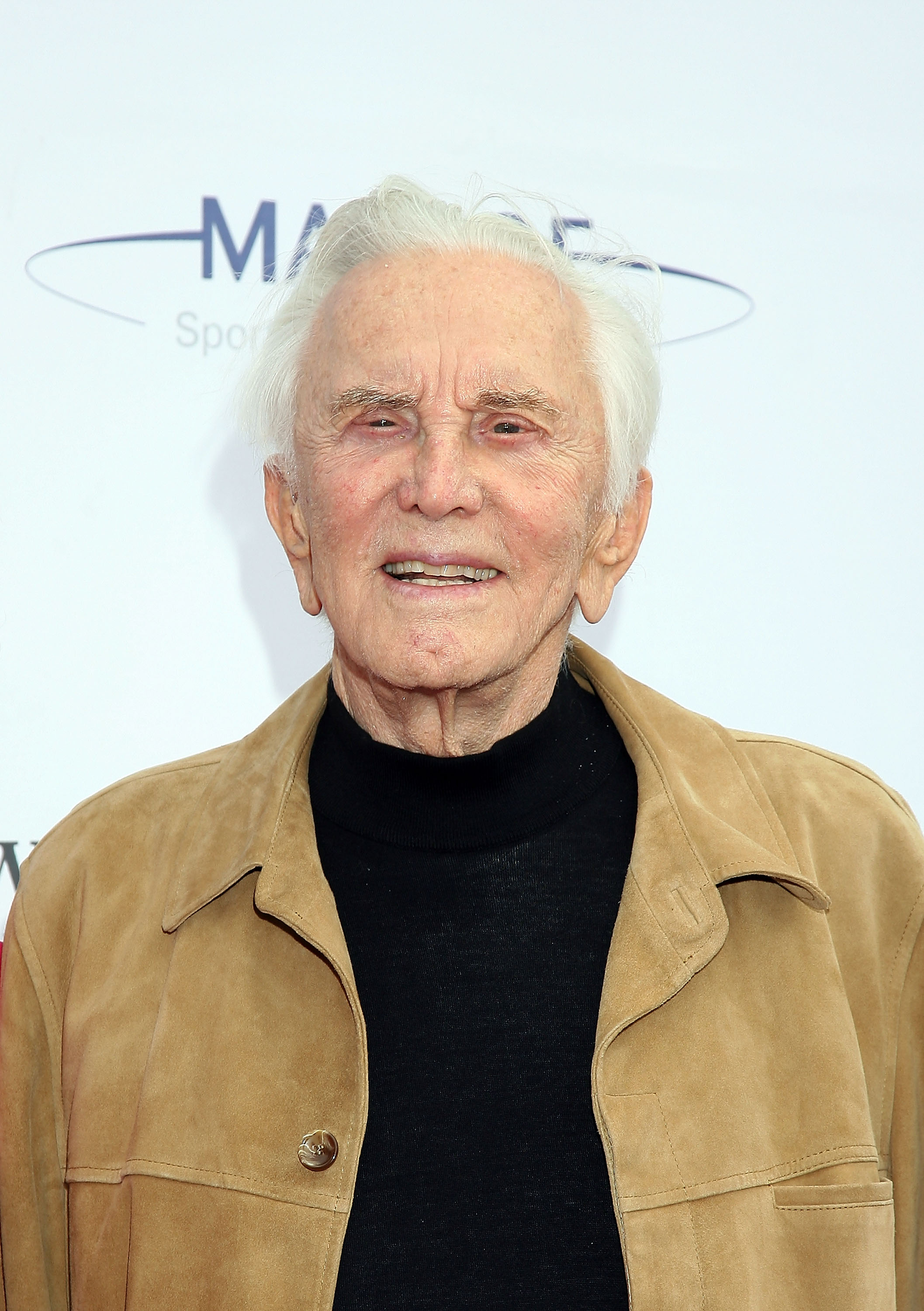  Kirk Douglas attends the 2nd Annual "High Flying Fundraiser" October 4, 2008 | Photo: GettyImages