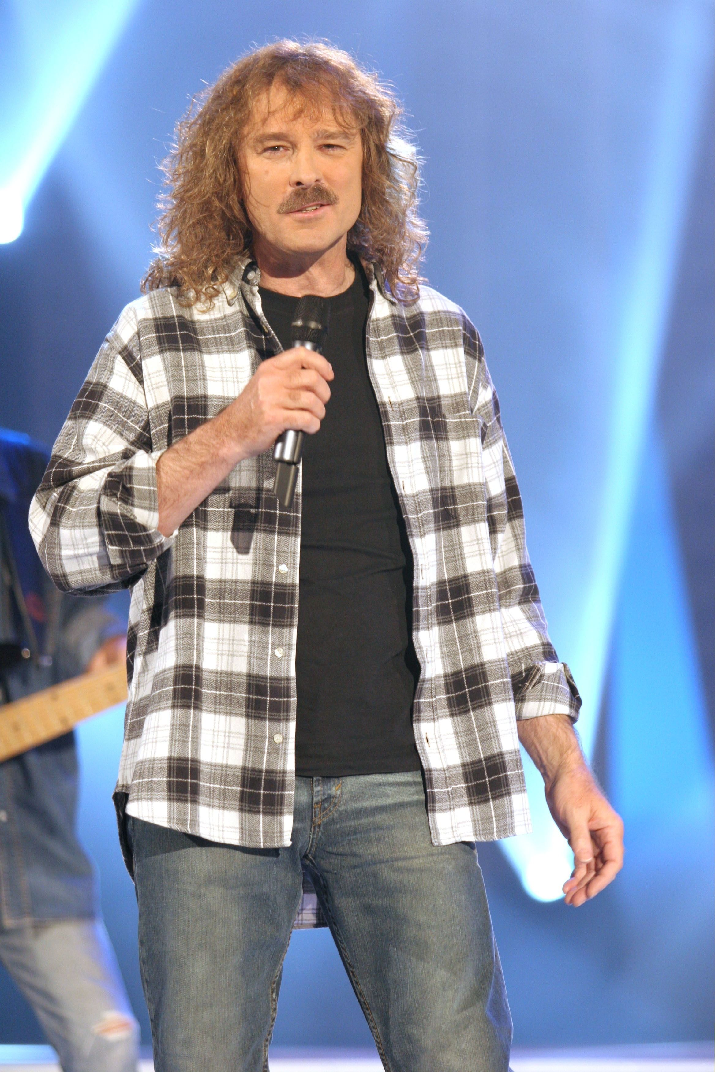 Auftritt in der MDR Fernsehsendung "Die Schlager des Jahres" in der Stadthalle Chemnitz, Ausstrahlung 12.12.2004 (Photo by Dagmar Scherf / Ullstein Bild ) | Quelle: Getty Images Auftritt in der MDR Fernsehsendung "Die Schlager des Jahres" in der Stadthalle Chemnitz, Ausstrahlung 12.12.2004 (Photo by Dagmar Scherf / Ullstein Bild ) | Quelle: Getty Images