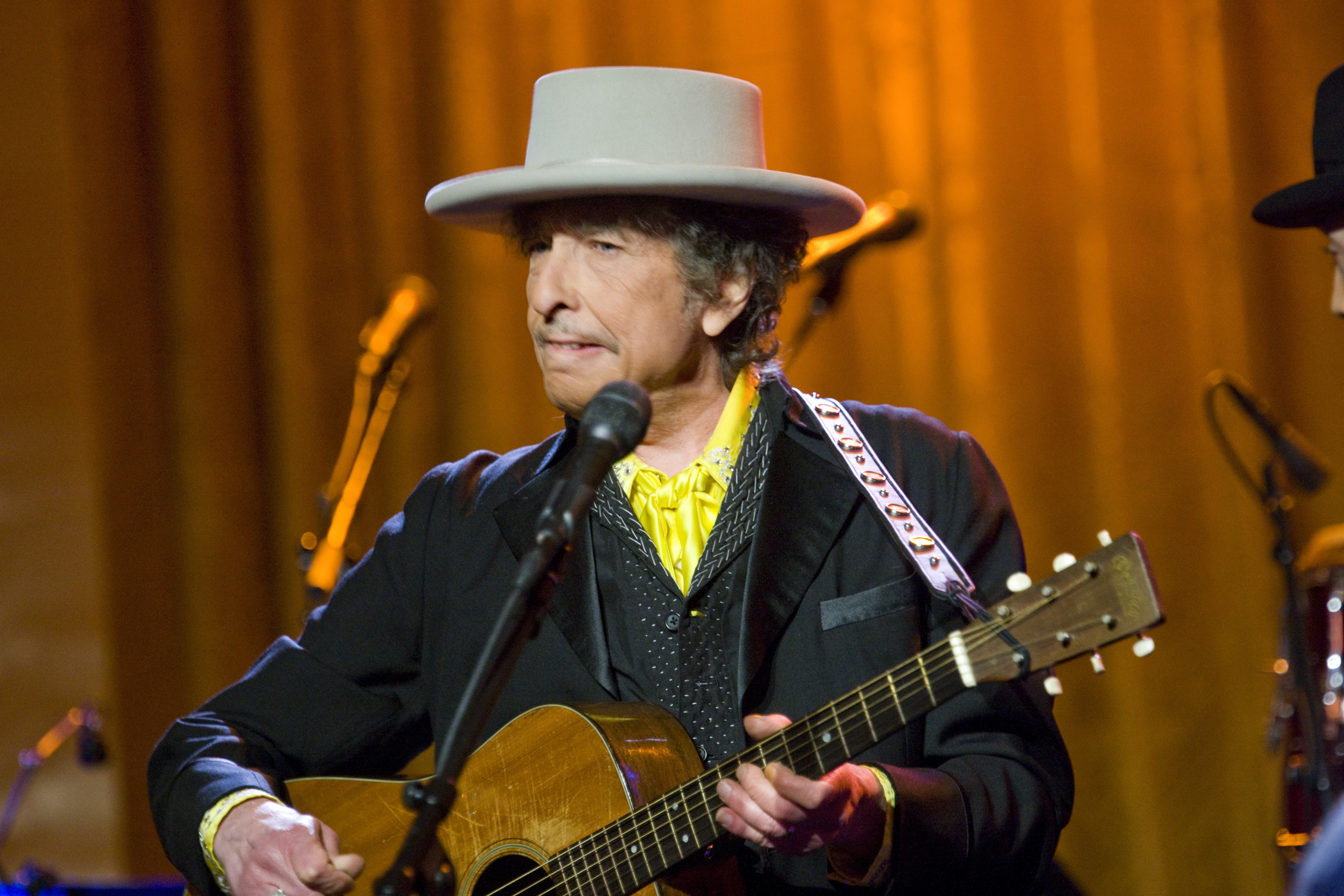 Bob Dylan performing at the White House | Source: Getty Images