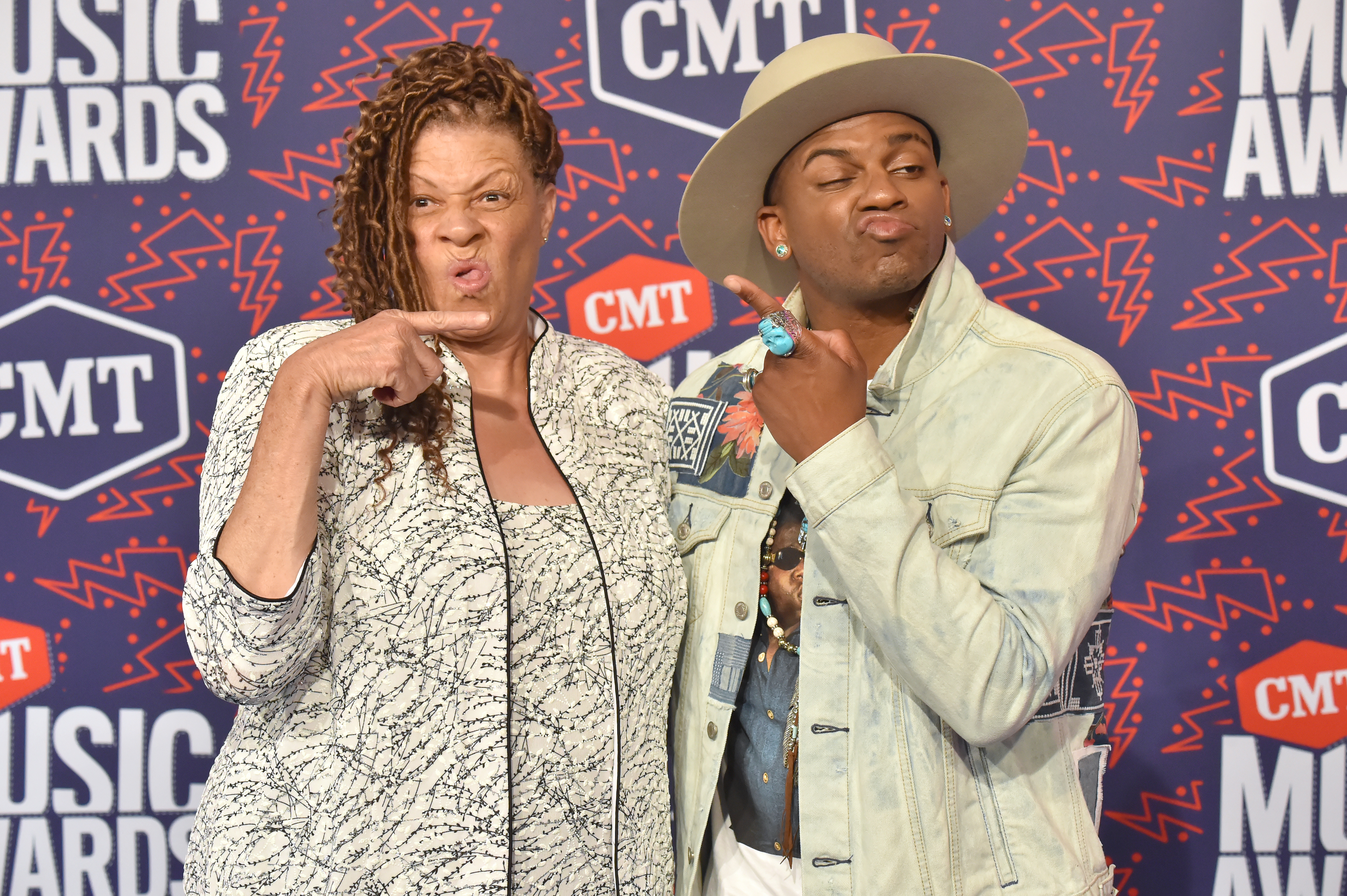 Jimmie Allen (R) and Angela Allen attend the 2019 CMT Music Awards at Bridgestone Arena, on June 5, 2019 in Nashville, Tennessee. | Source: Getty Images