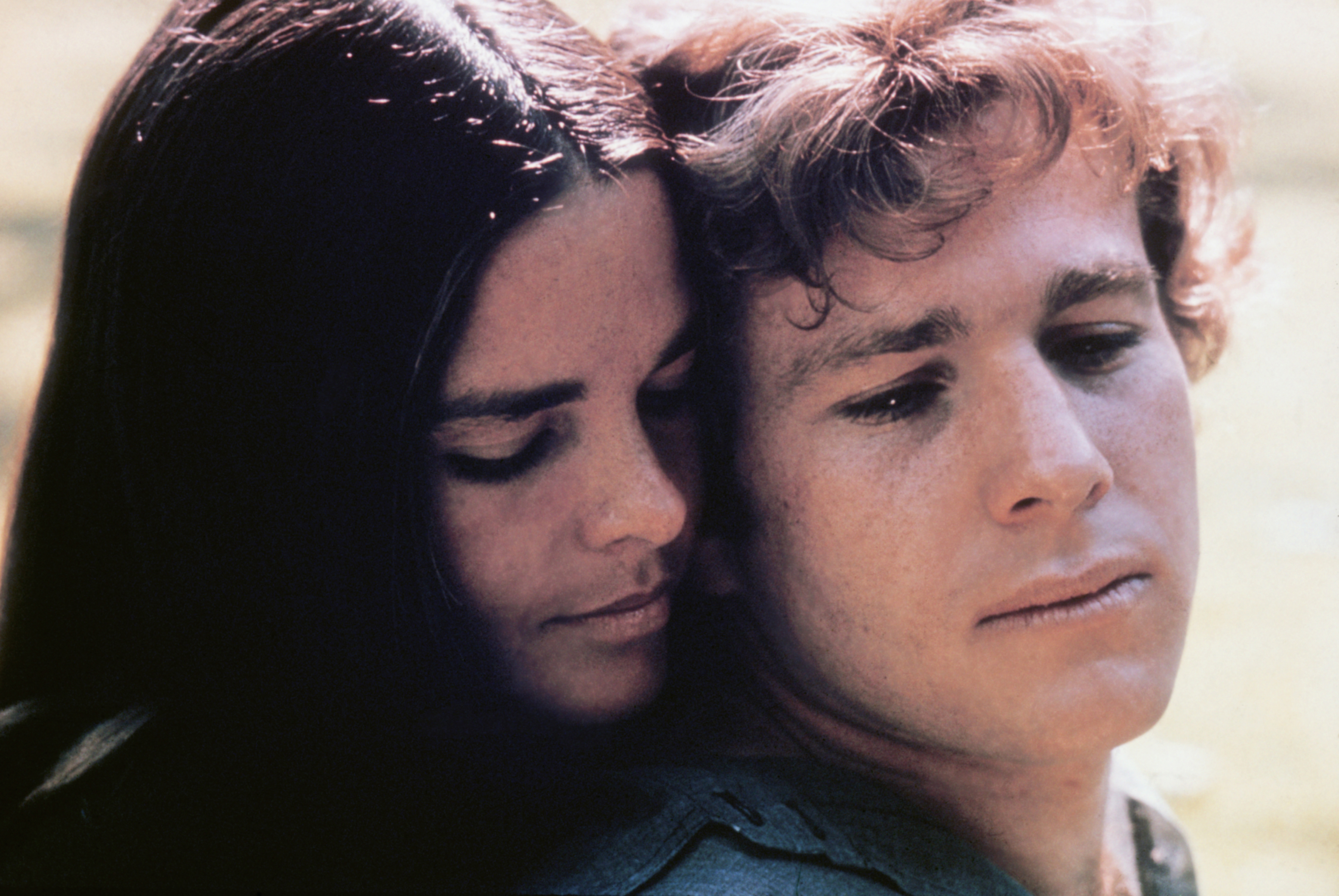 Ali MacGraw as Jennifer Cavalleri and Ryan O'Neal as Oliver Barrett IV in a scene from the 1970 movie, "Love Story." | Source: Getty Images