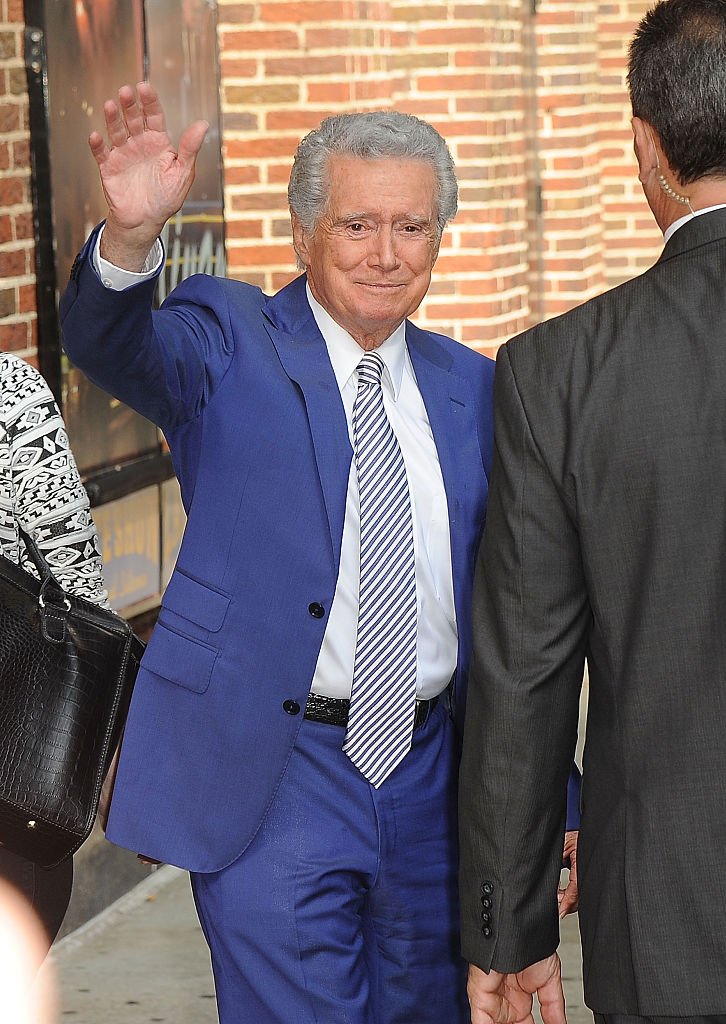 Regis Philbin visits "Late Show With David Letterman" on May 19, 2015, in New York | Photo: Getty Images