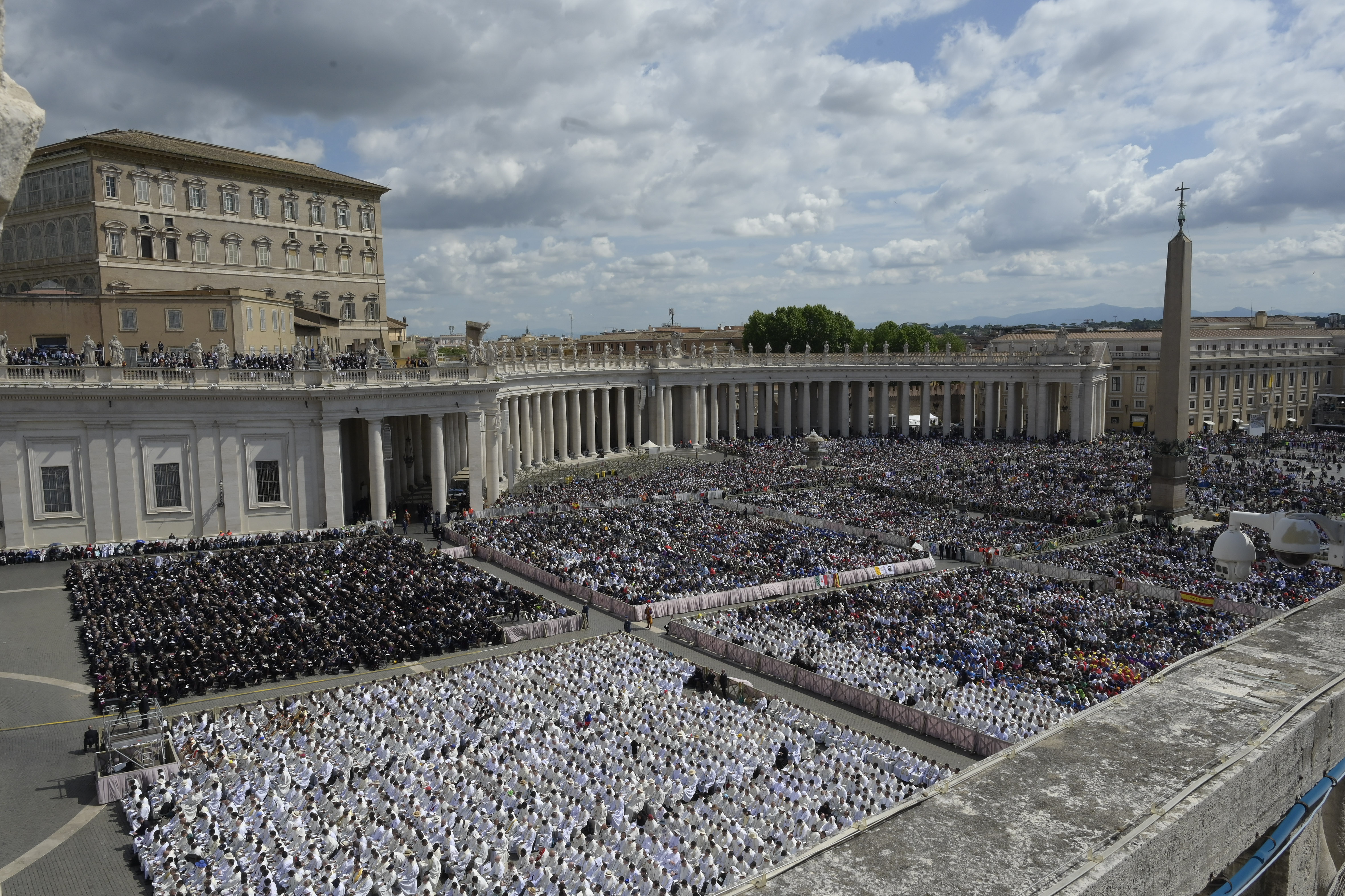 The crowd pictured at Pope Leo XIV's inauguration at St. Peter's Square on May 18, 2025, in Vatican City, Italy. | Source: Getty Images