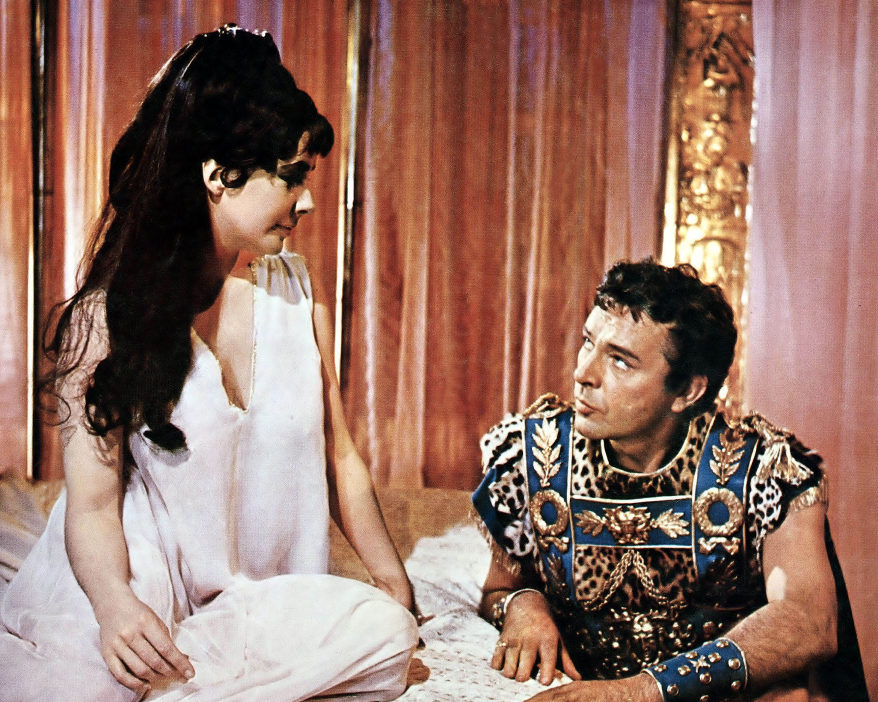 The actress on the set of "Cleopatra" with one of her co-stars, circa 1963 | Source: Getty Images