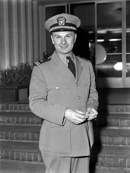 Eddie Albert poses in his lieutenant in the U.S. Naval Reserve uniform in Los Angeles, California. | Photo: Getty Images