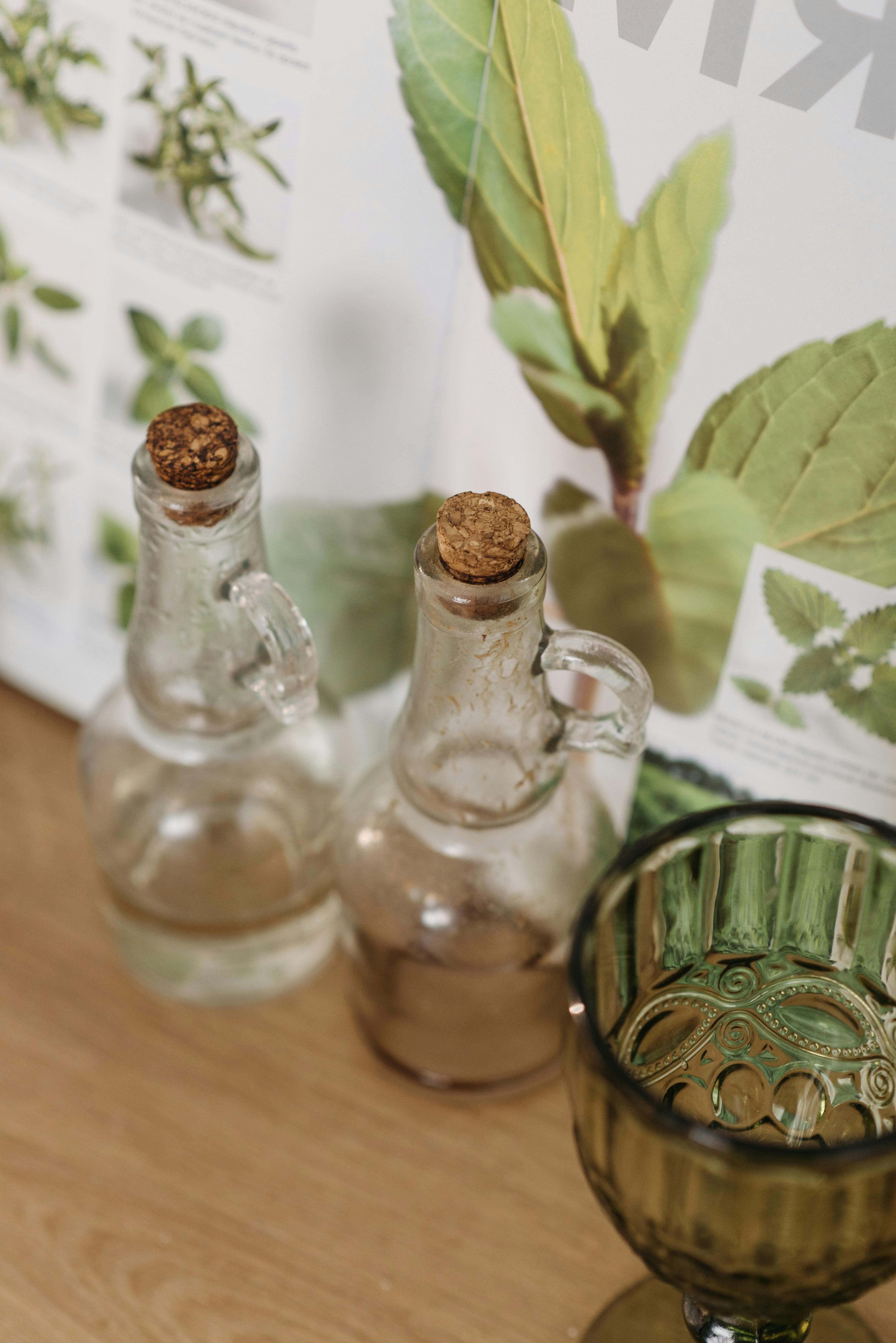 Bottles of white vinegar | Source: Pexels