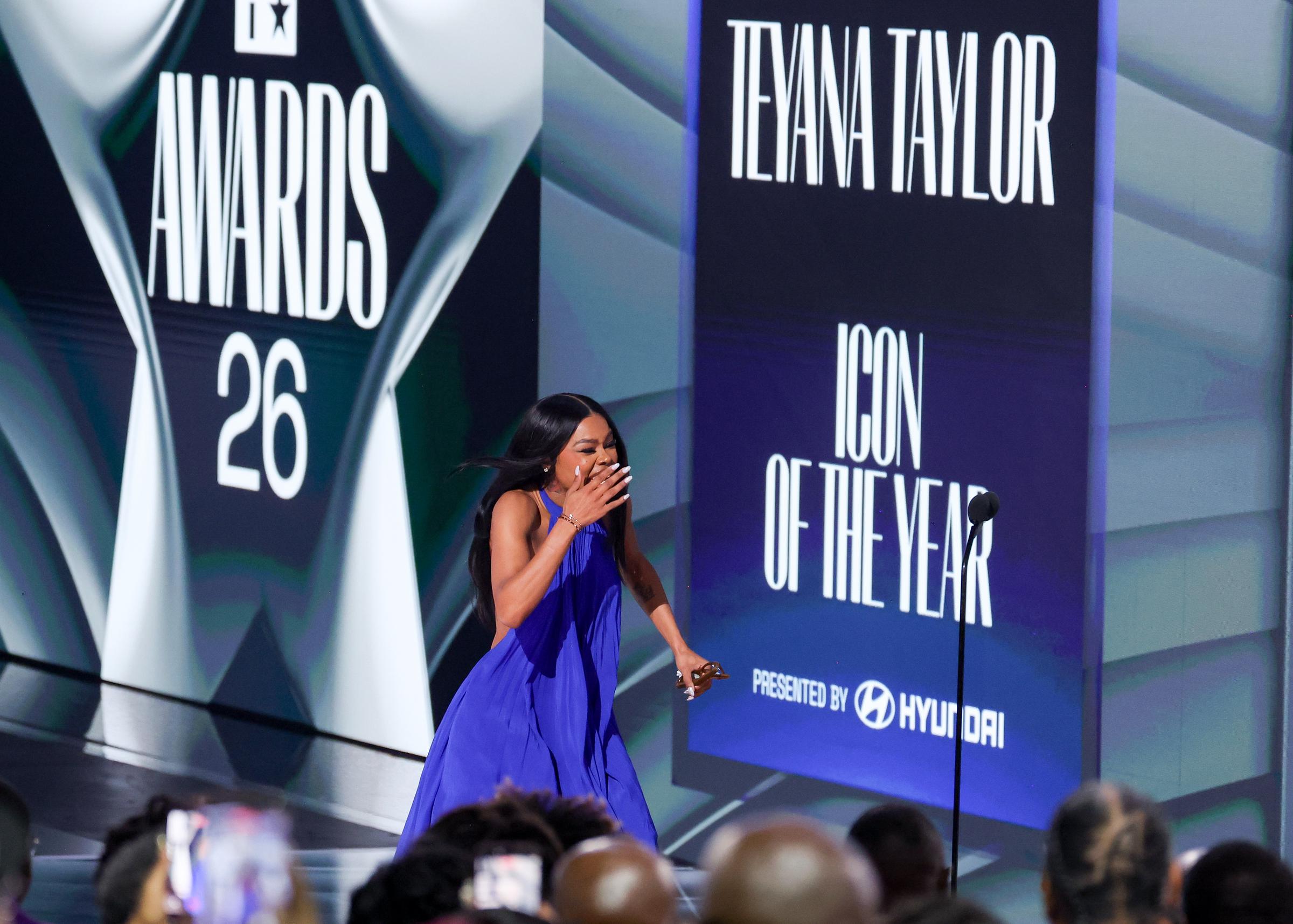 Taylor became emotional as she walked to the stage after hearing Janet Jackson's introduction. The moment reflected the significance of receiving the Icon of the Year Award after two decades in the entertainment industry. | Source: Getty Images