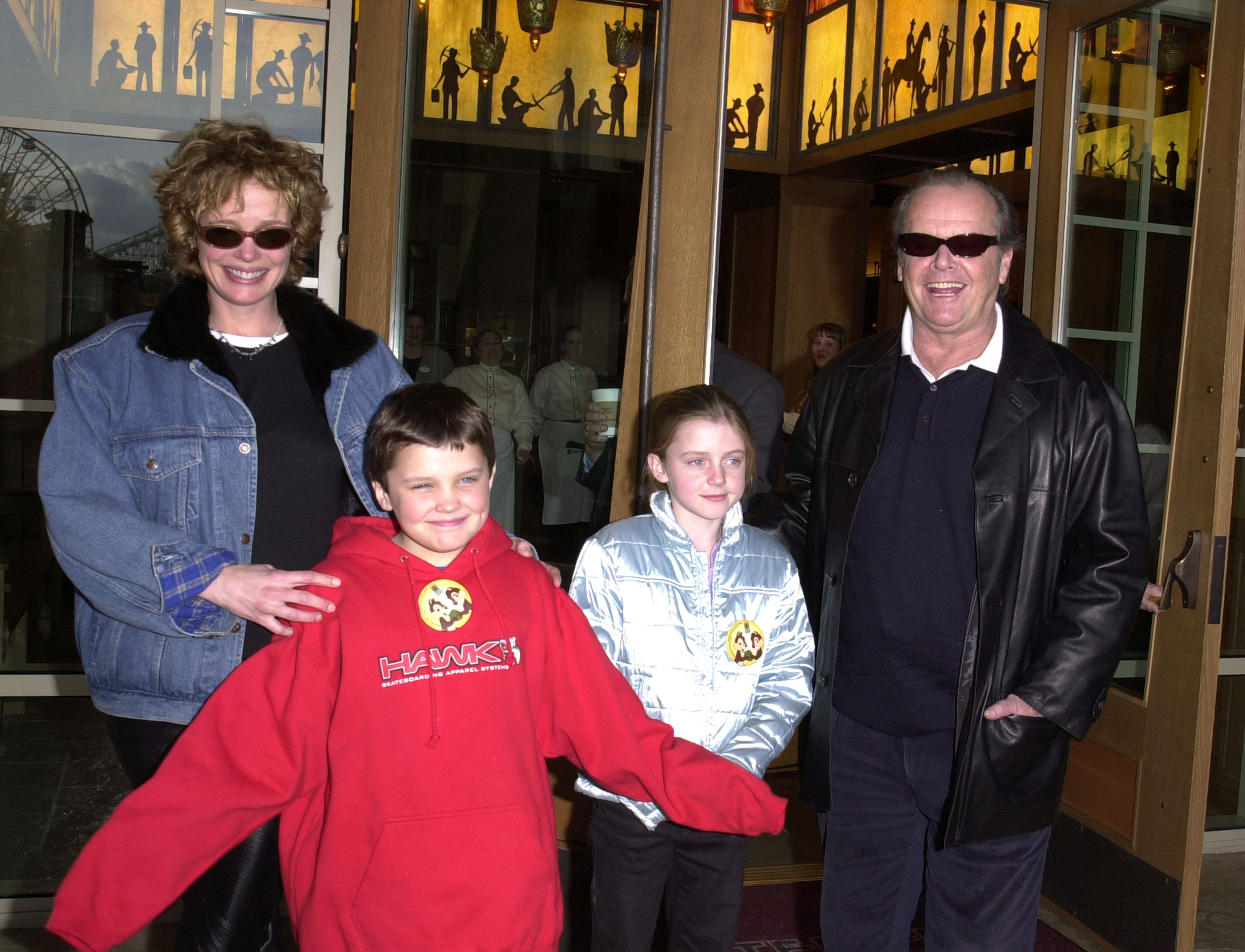 Jack Nicholson and Rebecca Broussard and their children Lorraine and Ray in California in 2001 | Source: Getty Images