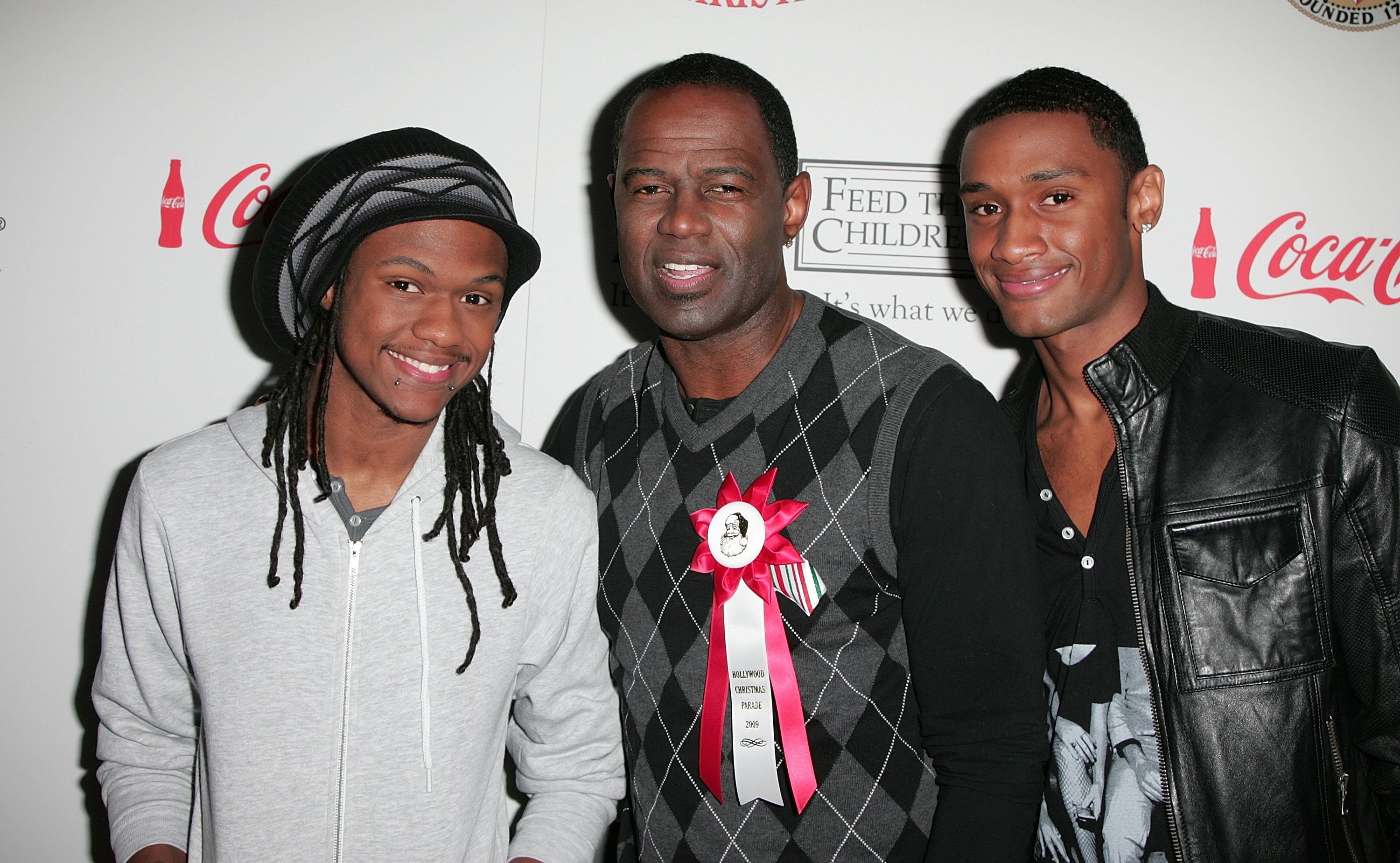 Brian McKnight flanked by his sons Niko (L) and BJ (R) at the Hollywood Christmas Parade in California on Nov. 29, 2009 | Photo: Getty Images