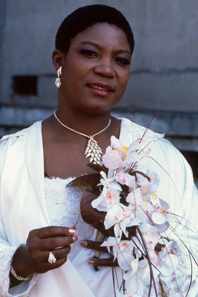 Firmine Richard sur le tournage du film 'Romuald et Juliette' de Coline Serreau le 12 août 1988, France. | Photo : Getty Images