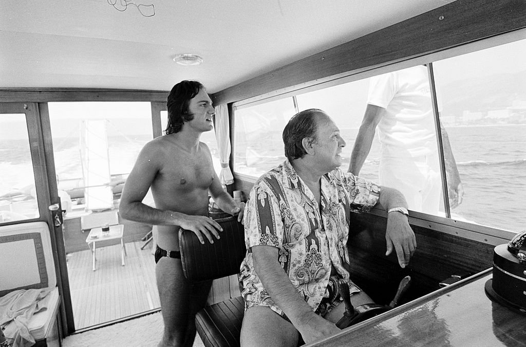 Tino Rossi et son fils Laurent | Photo : Getty Images