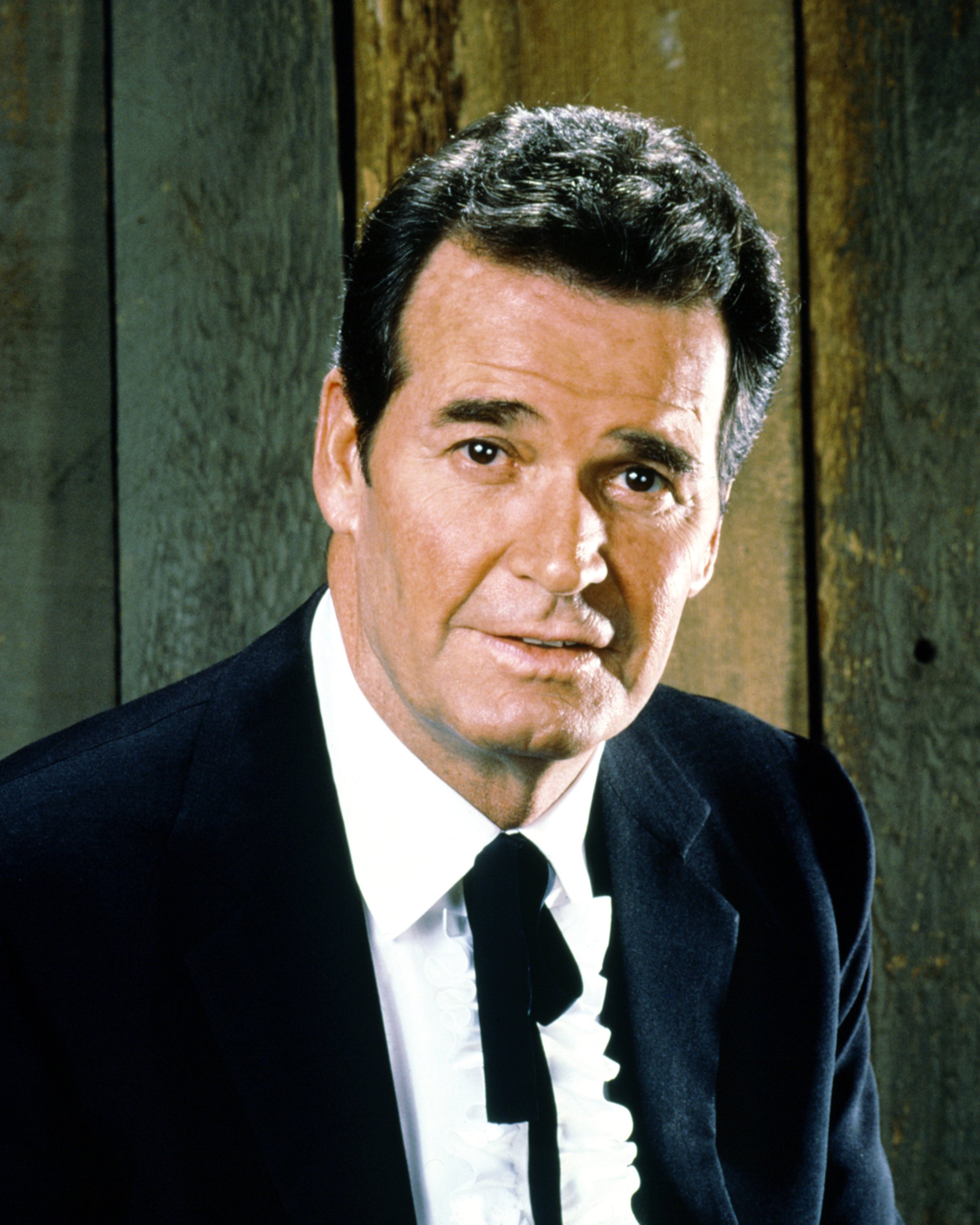 James Garner, US actor, poses in costume in a publicity portrait issued for the US television show, 'Maverick,' USA, circa 1970. The western series starred Garner as 'Bret Maverick.' | Source: Getty Images
