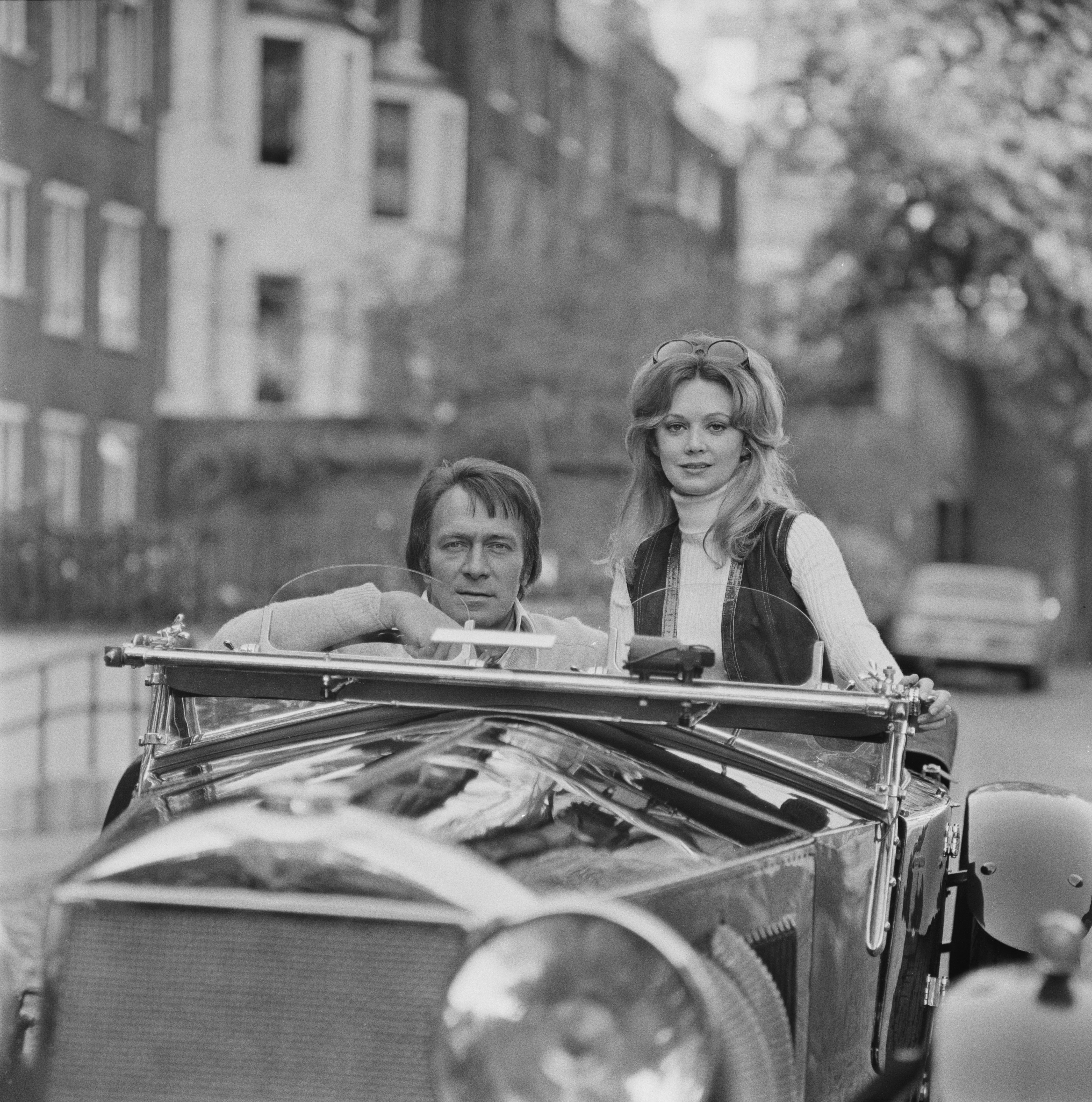 Christopher Plummer and his wife, actress Elaine Taylor, in his 40-year-old Invicta, on October 22, 1971, in the U.K. | Source: Getty Images