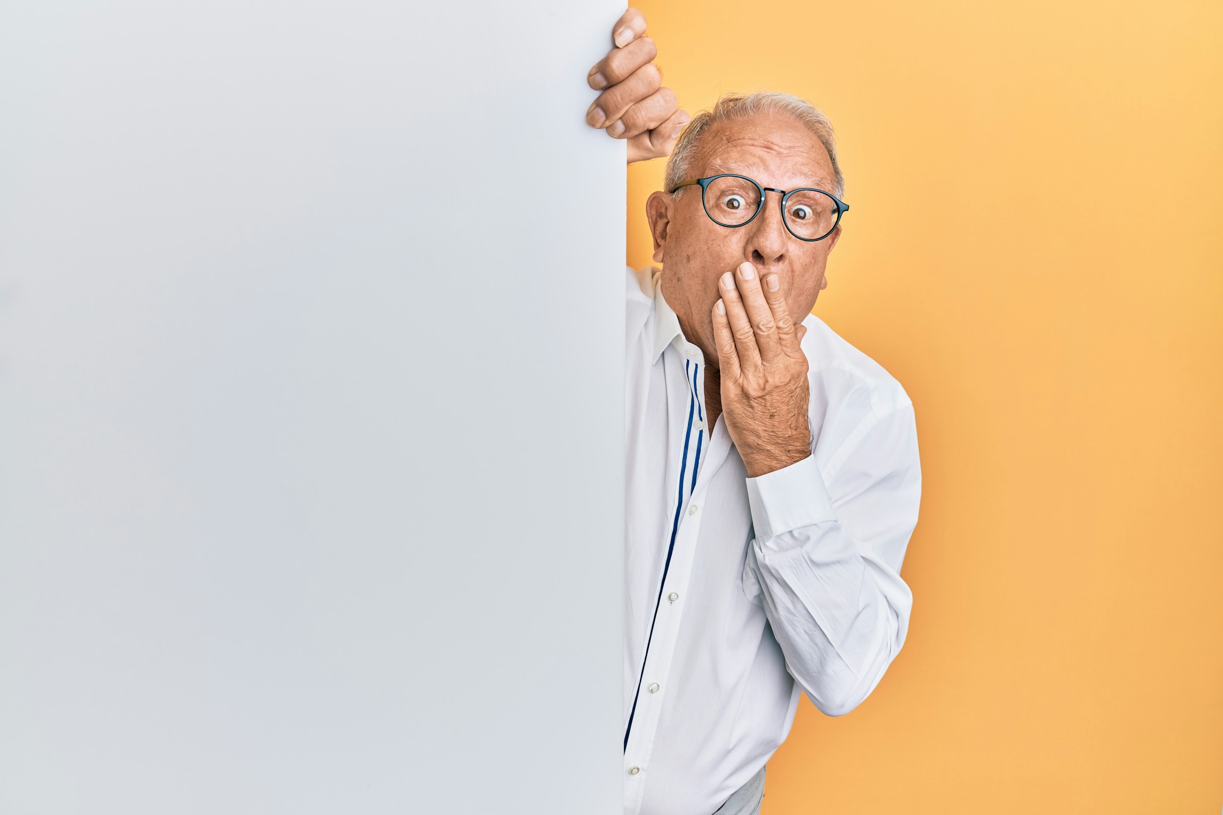 An older man blocking his mouth | Source: Unsplash