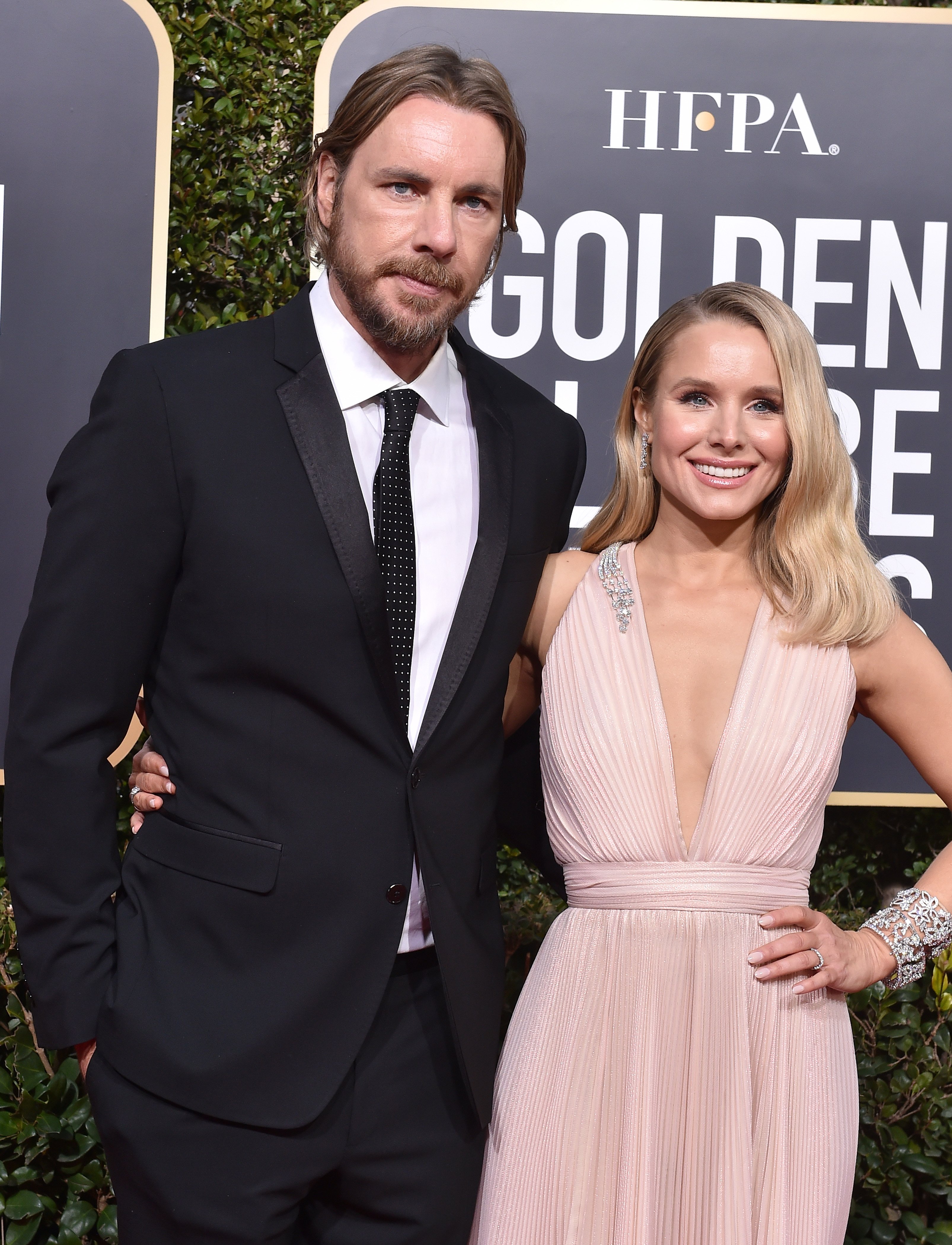 Dax Shepard and his wife, Kristen Bell looked radiant at The Golden Globes in Beverly Hills, January 2019. | Photo: Getty Images.